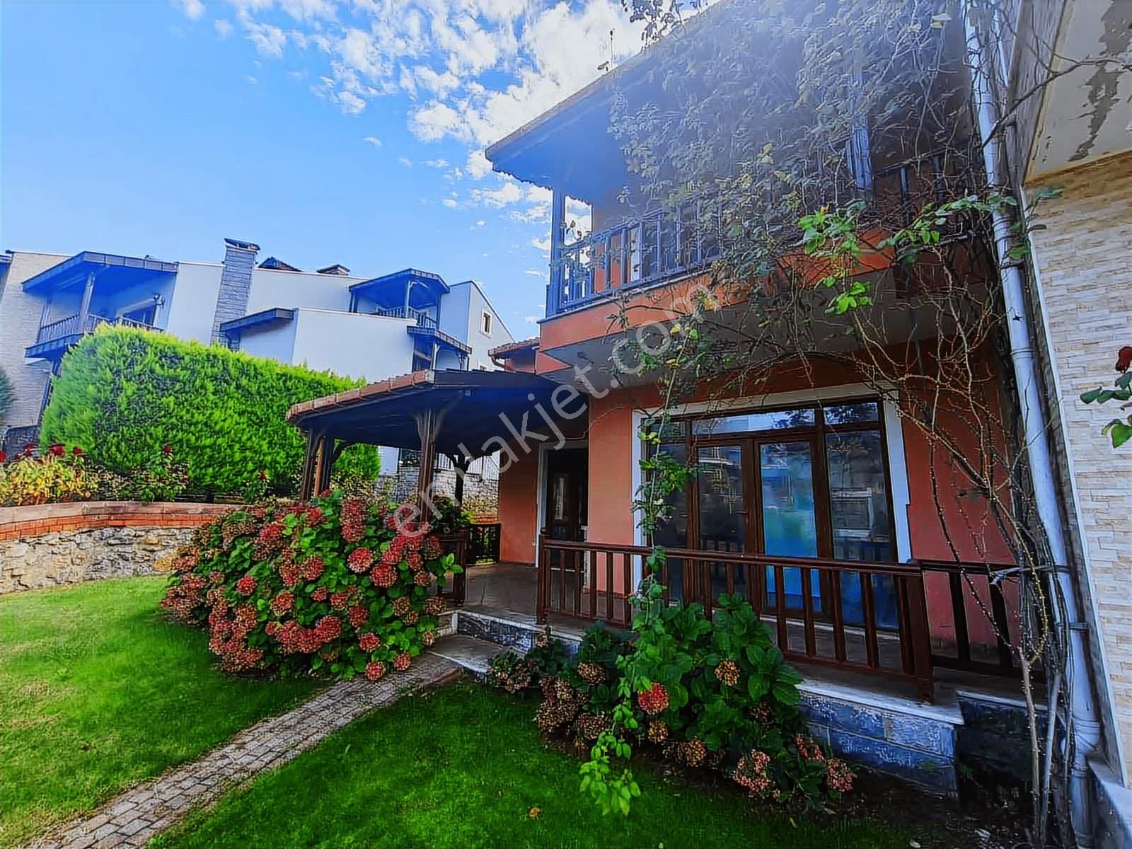 Şile Sahilköy'de Denize Komşu Sitede 480m2 5+2 Satılık Villa - Görsel 10