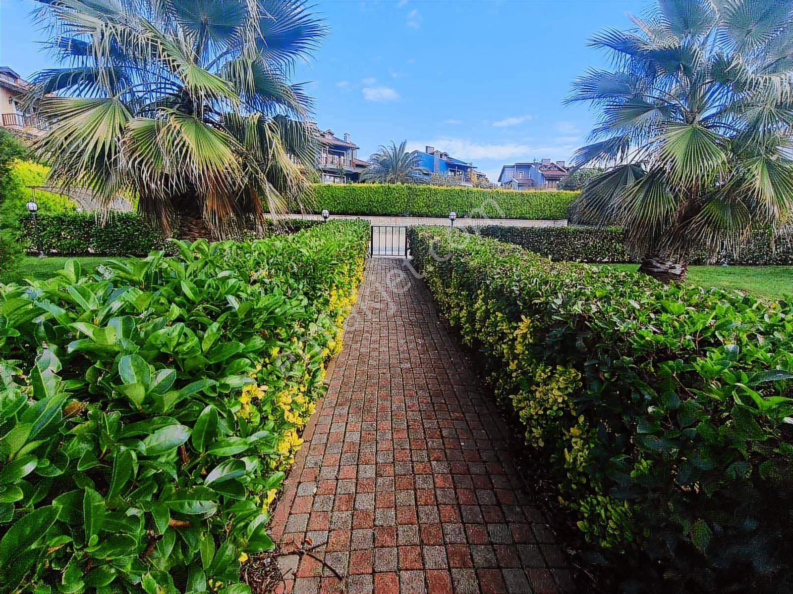 Şile Sahilköy'de Denize Komşu Sitede 480m2 5+2 Satılık Villa - Görsel 32