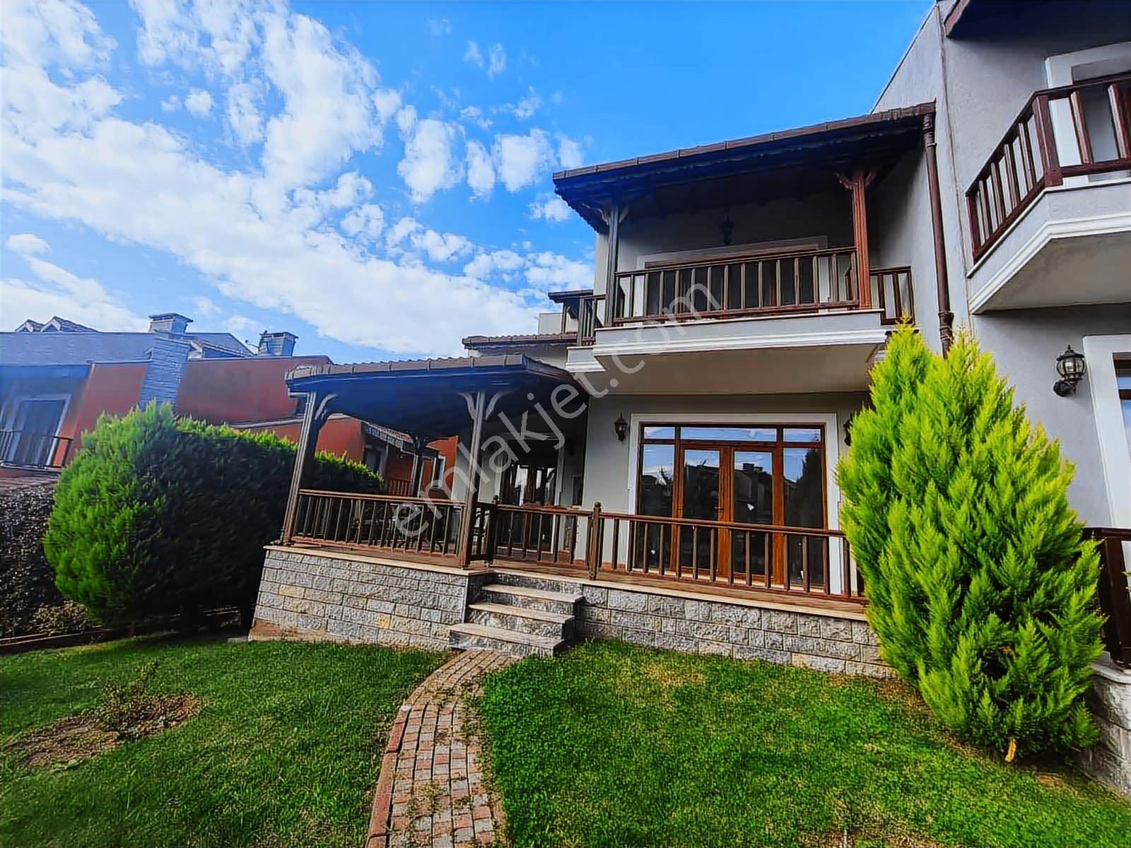 Şile Sahilköy'de Denize Komşu Sitede 480m2 5+2 Satılık Villa - Görsel 18