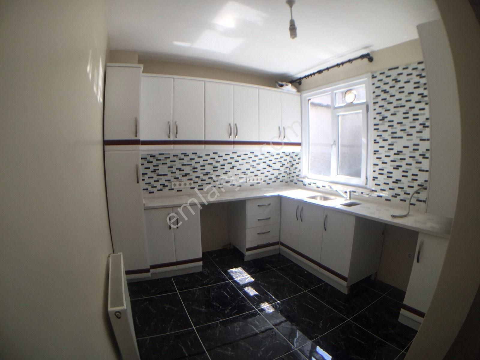 Samatya’da Full Deniz Manzaralı Yenilenmiş 2+1 100m2 Daire - Görsel 17