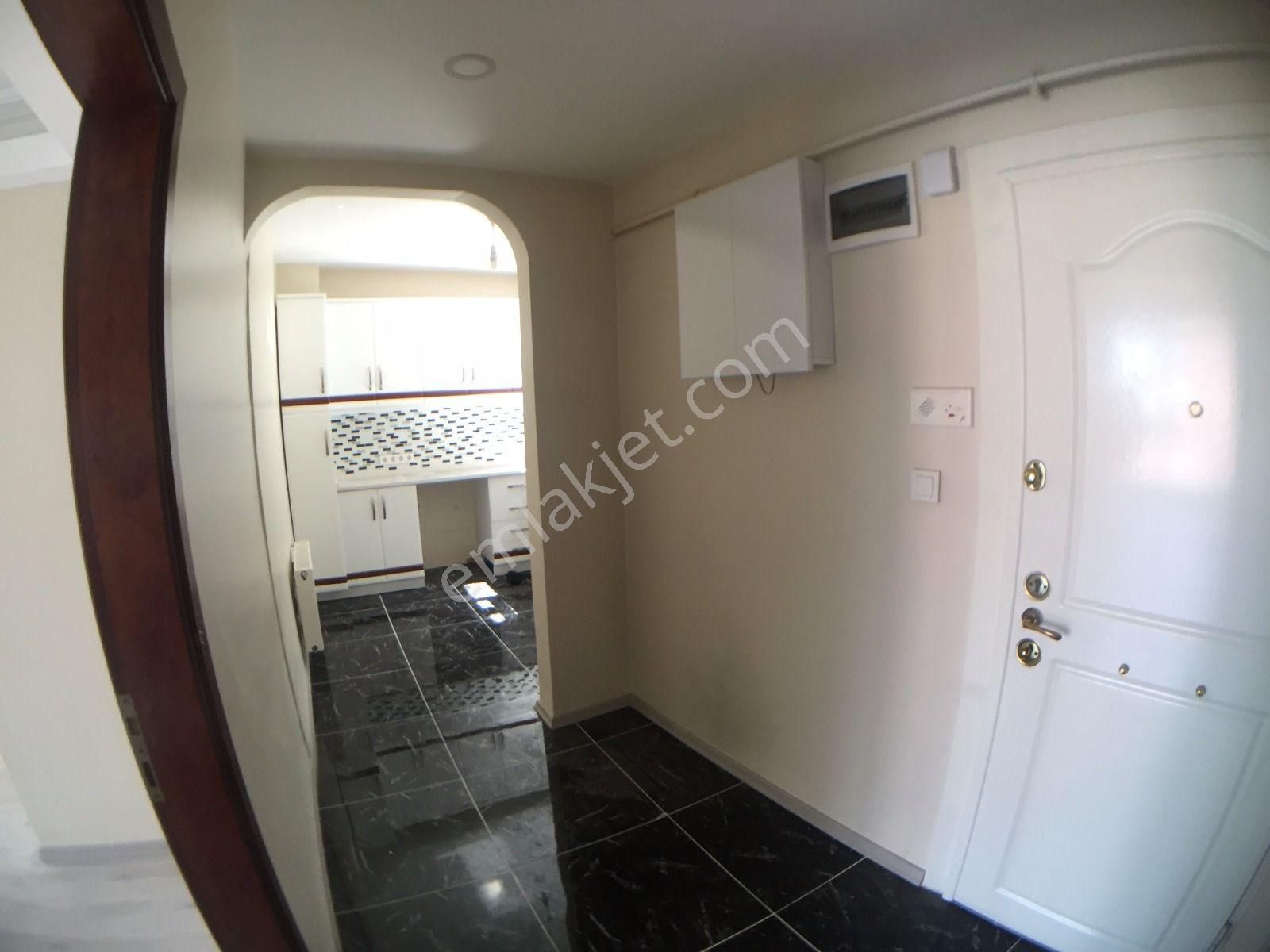 Samatya’da Full Deniz Manzaralı Yenilenmiş 2+1 100m2 Daire - Görsel 10