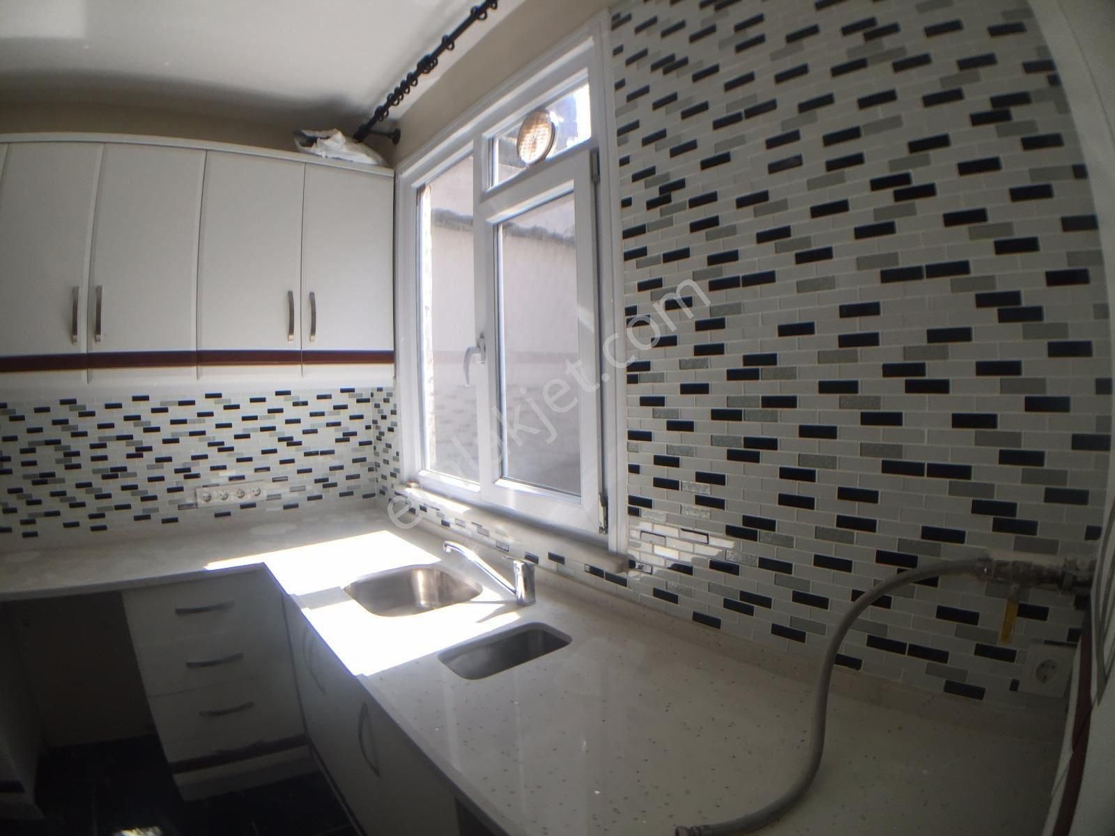Samatya’da Full Deniz Manzaralı Yenilenmiş 2+1 100m2 Daire - Görsel 2
