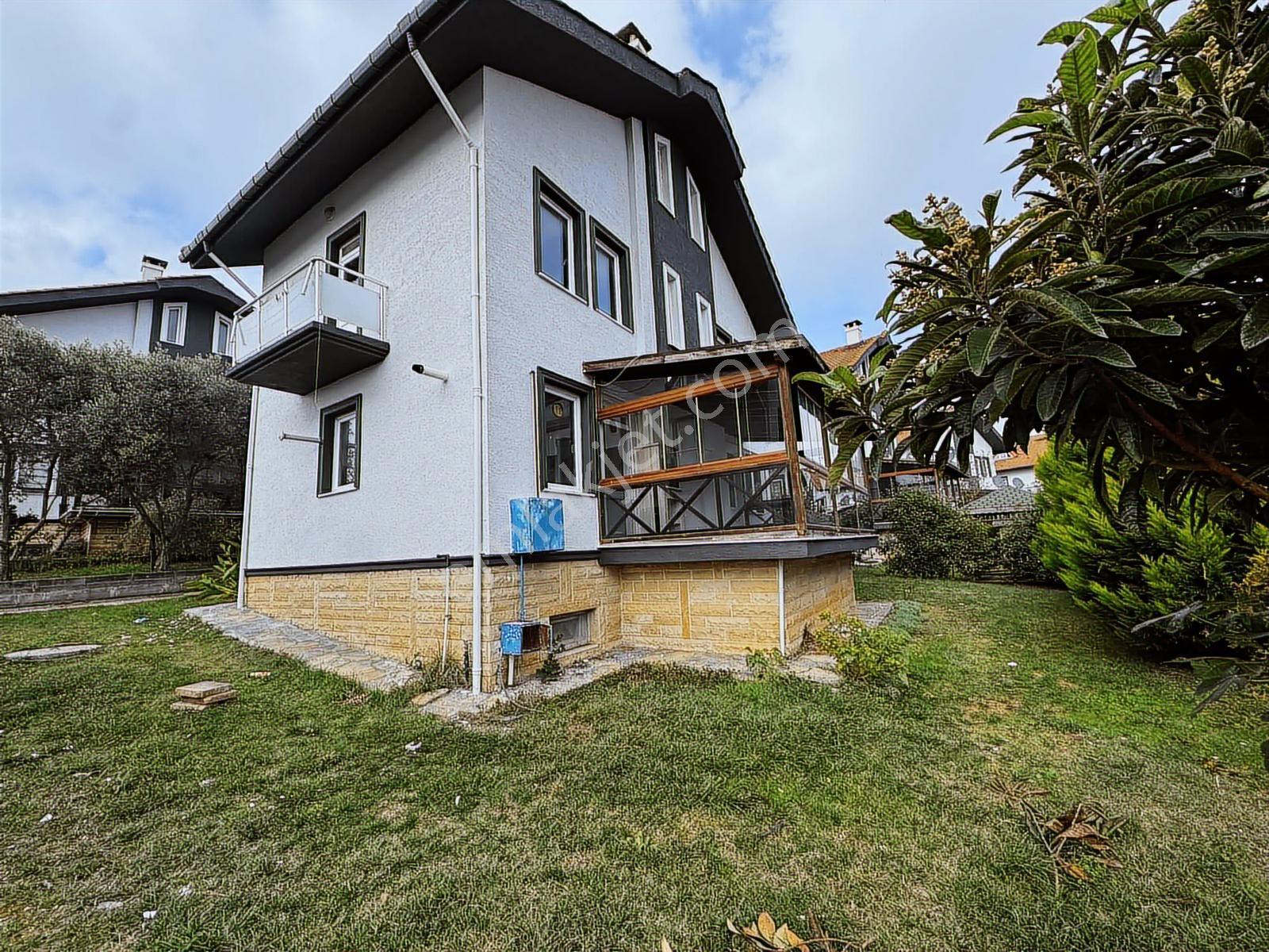 Remax Anka'dan Satılık Salkım Sitesi 5+1 Müstakil Villa - Görsel 12