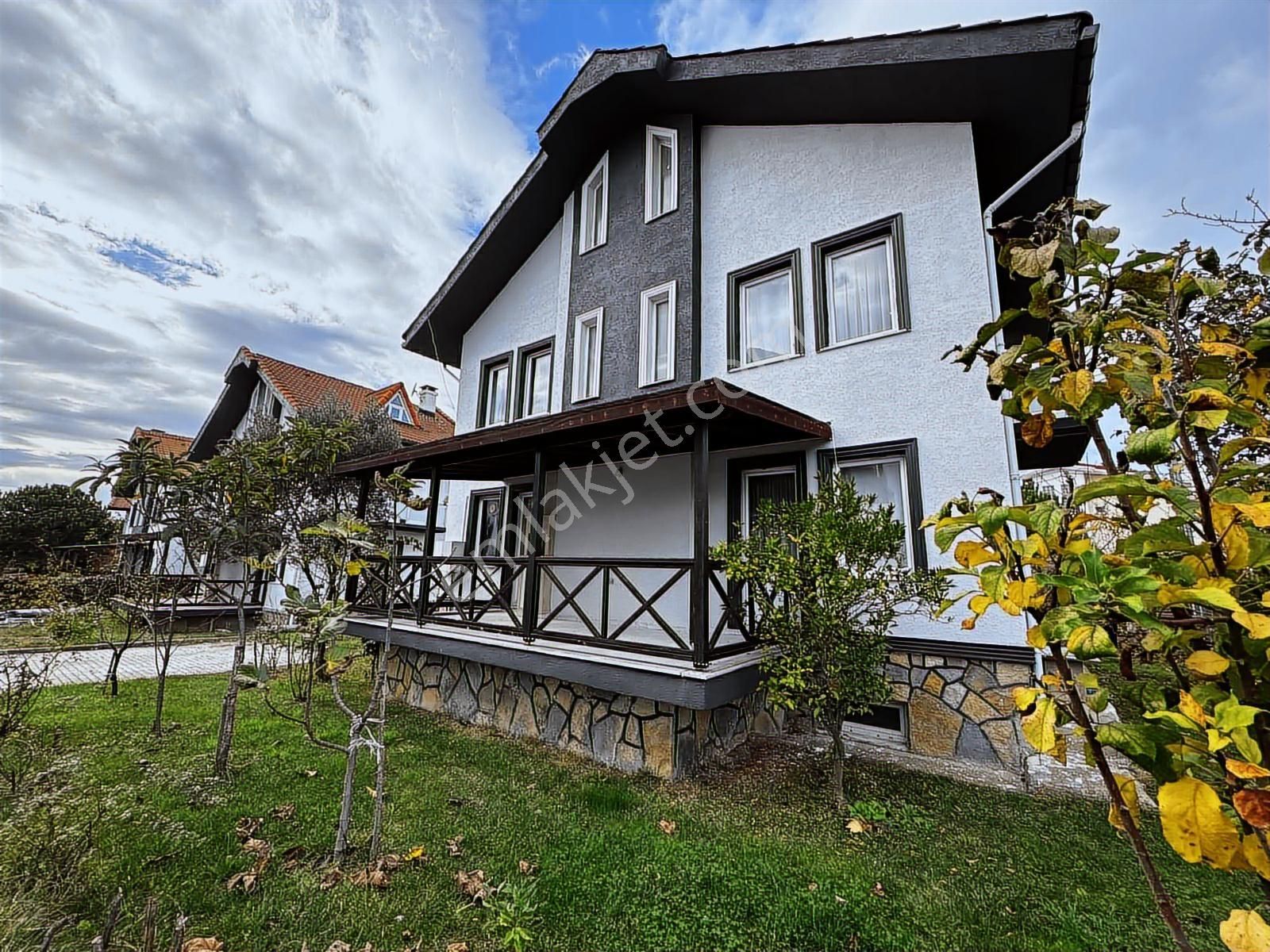 Remax Anka'dan Satılık Salkım Sitesinde Bakımlı Villa - Görsel 27