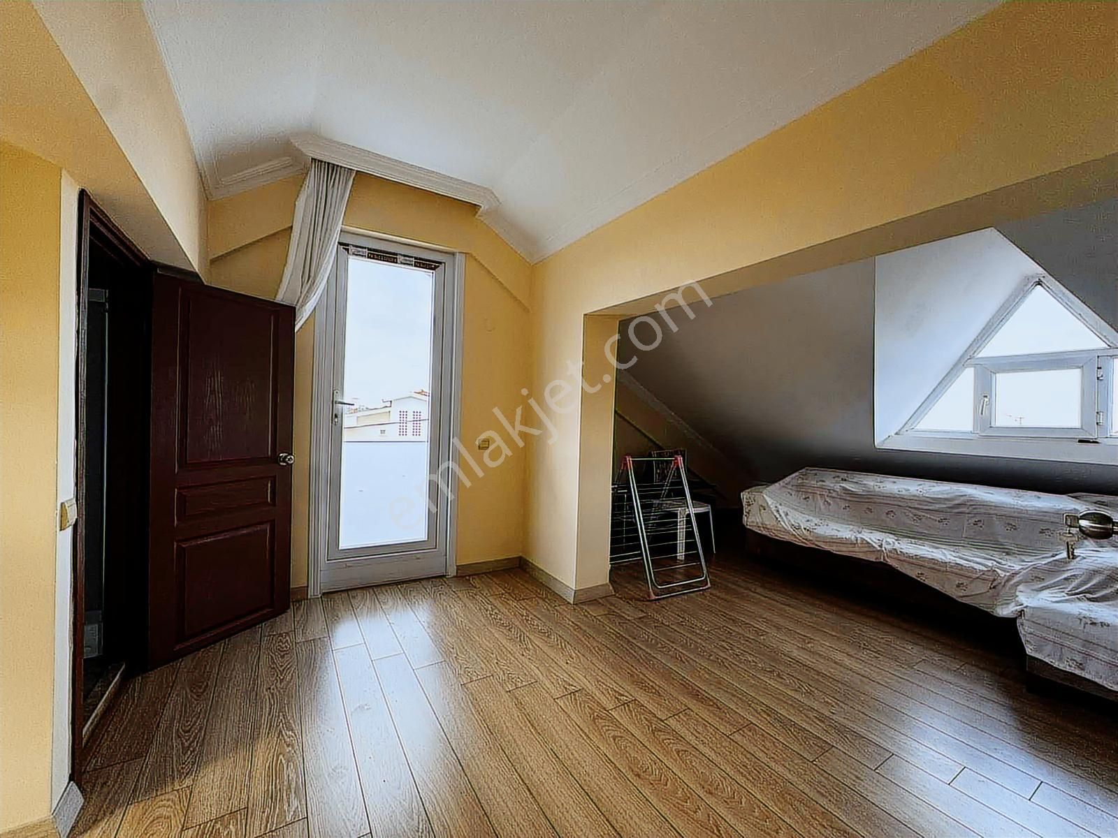 Remax Anka'dan Satılık Salkım Sitesinde Bakımlı Villa - Görsel 8