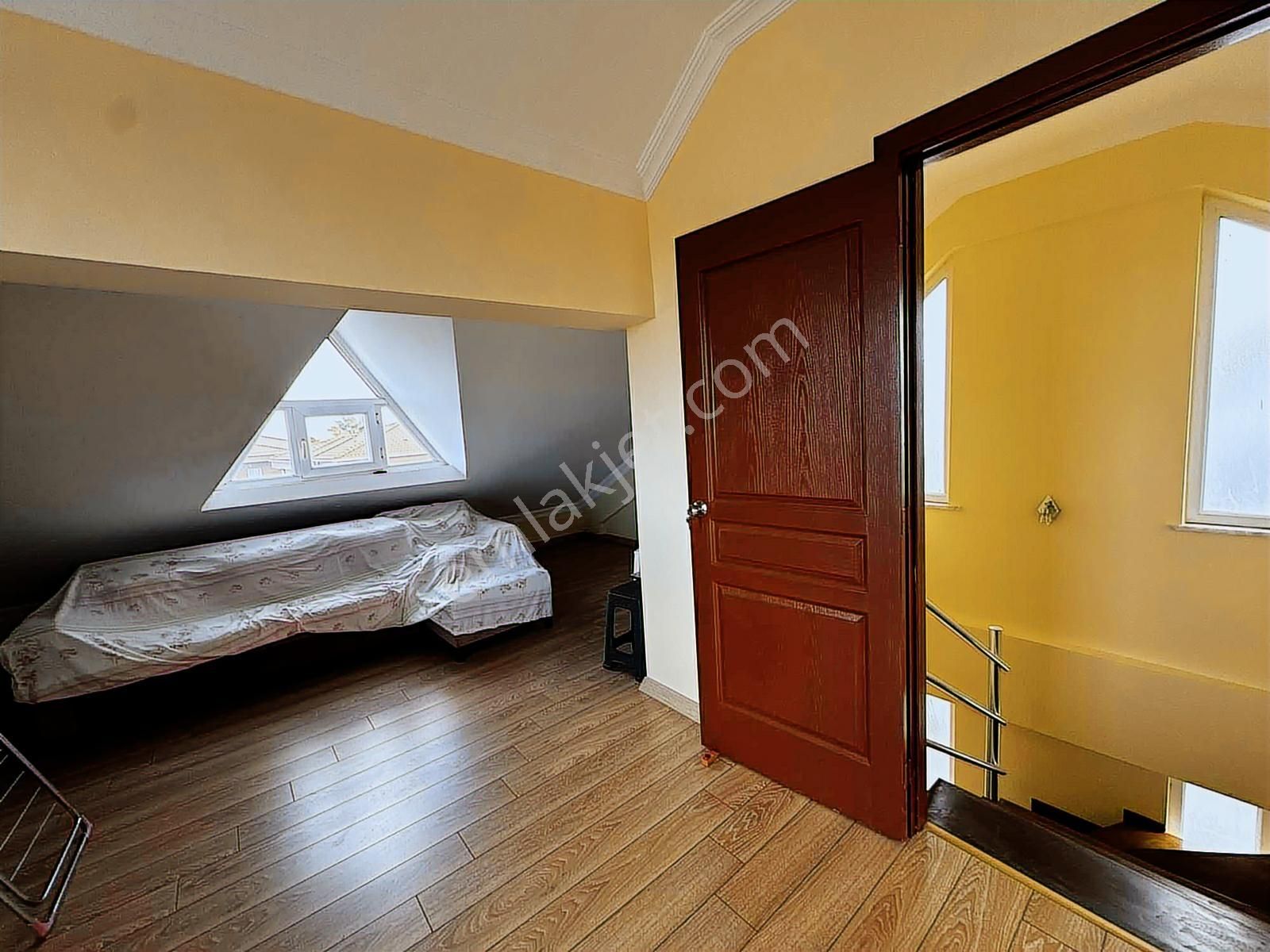 Remax Anka'dan Satılık Salkım Sitesinde Bakımlı Villa - Görsel 16