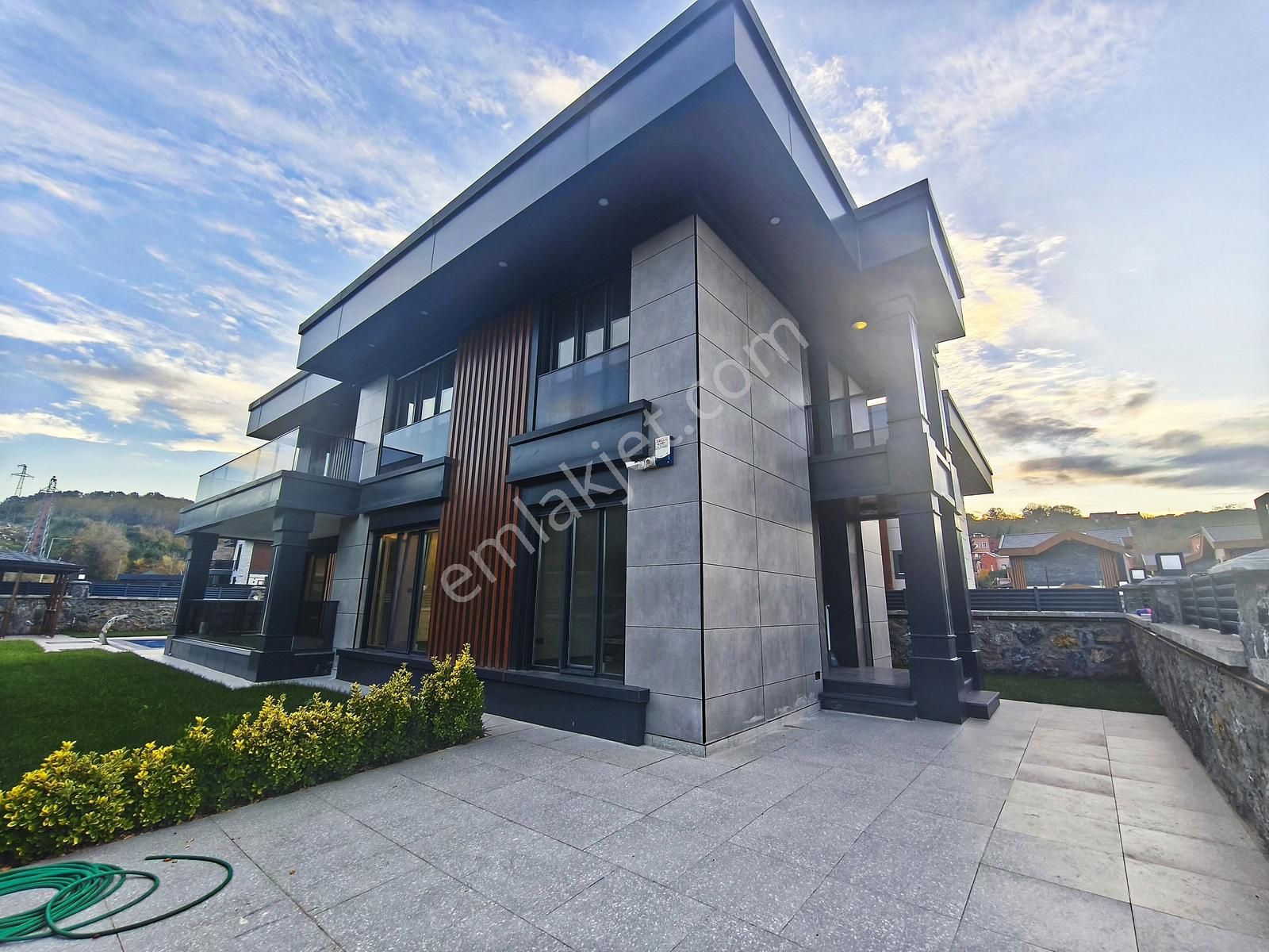 Şile'de 440m2 Arsa İçerisinde Müstakil Havuzlu 4+1 Satılık Villa - Görsel 32