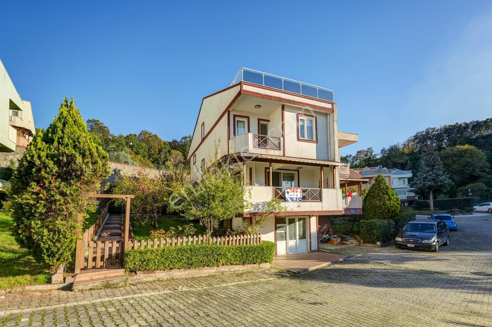 Özlem Karaca'dan Günbatımı Sitesinde Satılık Fourlex Villa