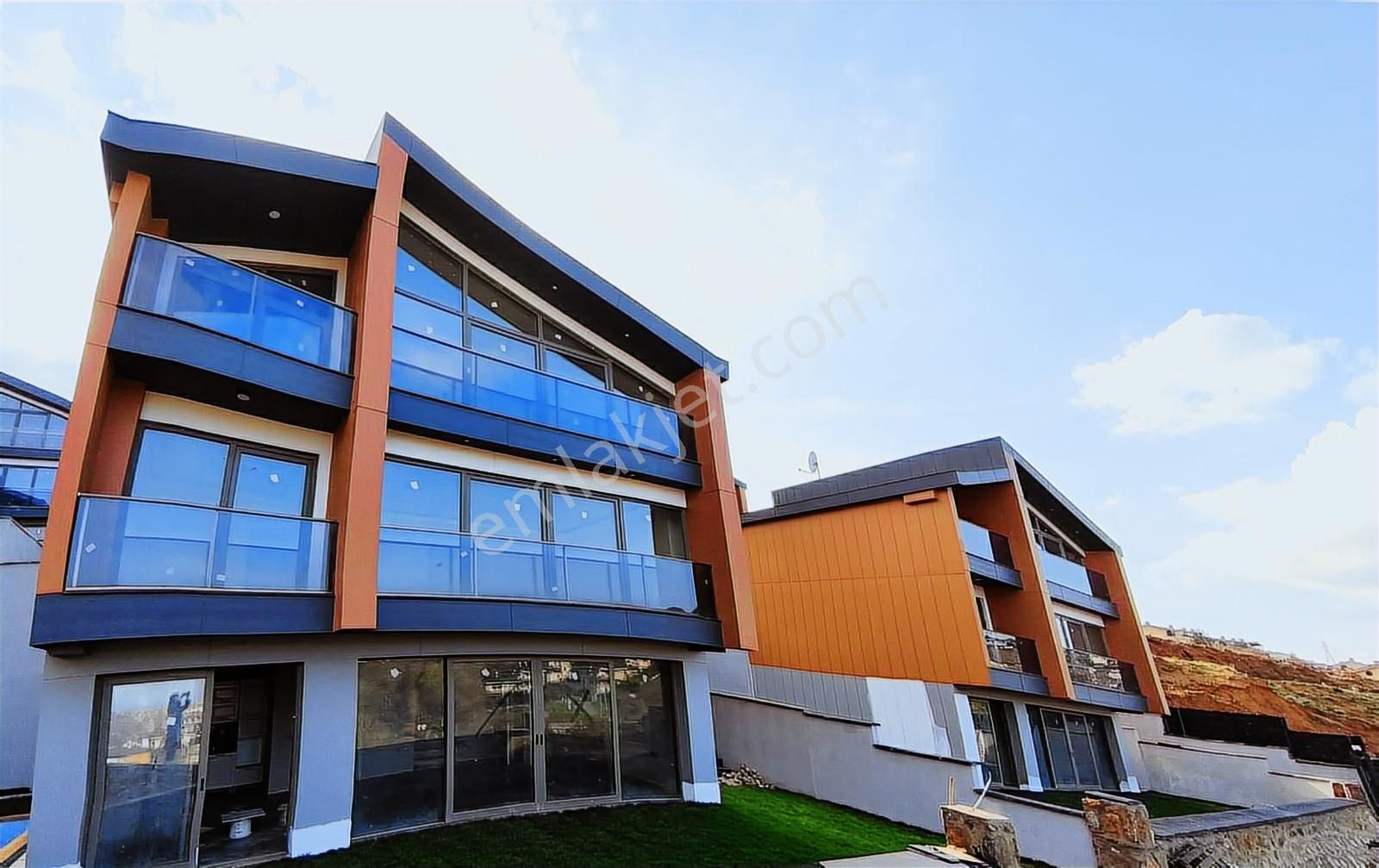 Şile'de Deniz Manzaralı Müstakil Bahçeli Aplus Satılık Villalar