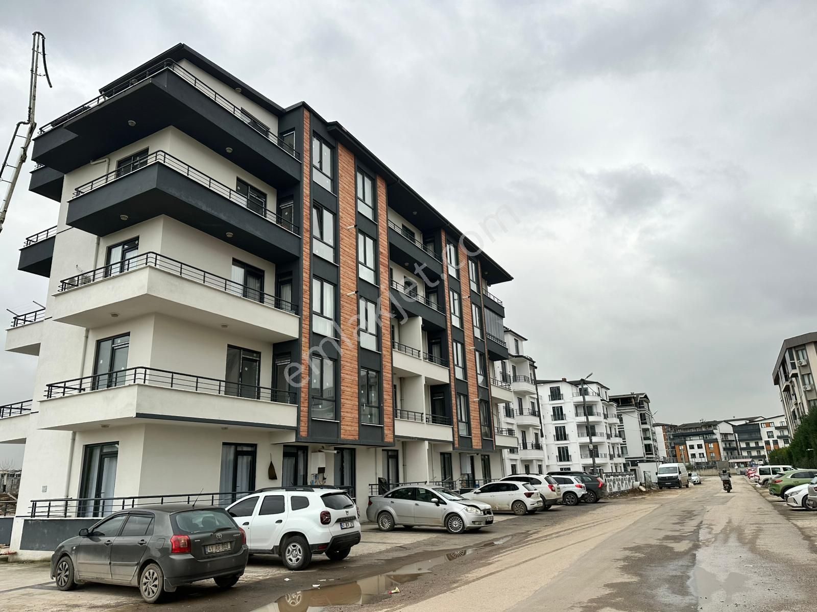 Remax Palas'tan Kartepe Dumlupınar Mah.3+1 Satılık Daire