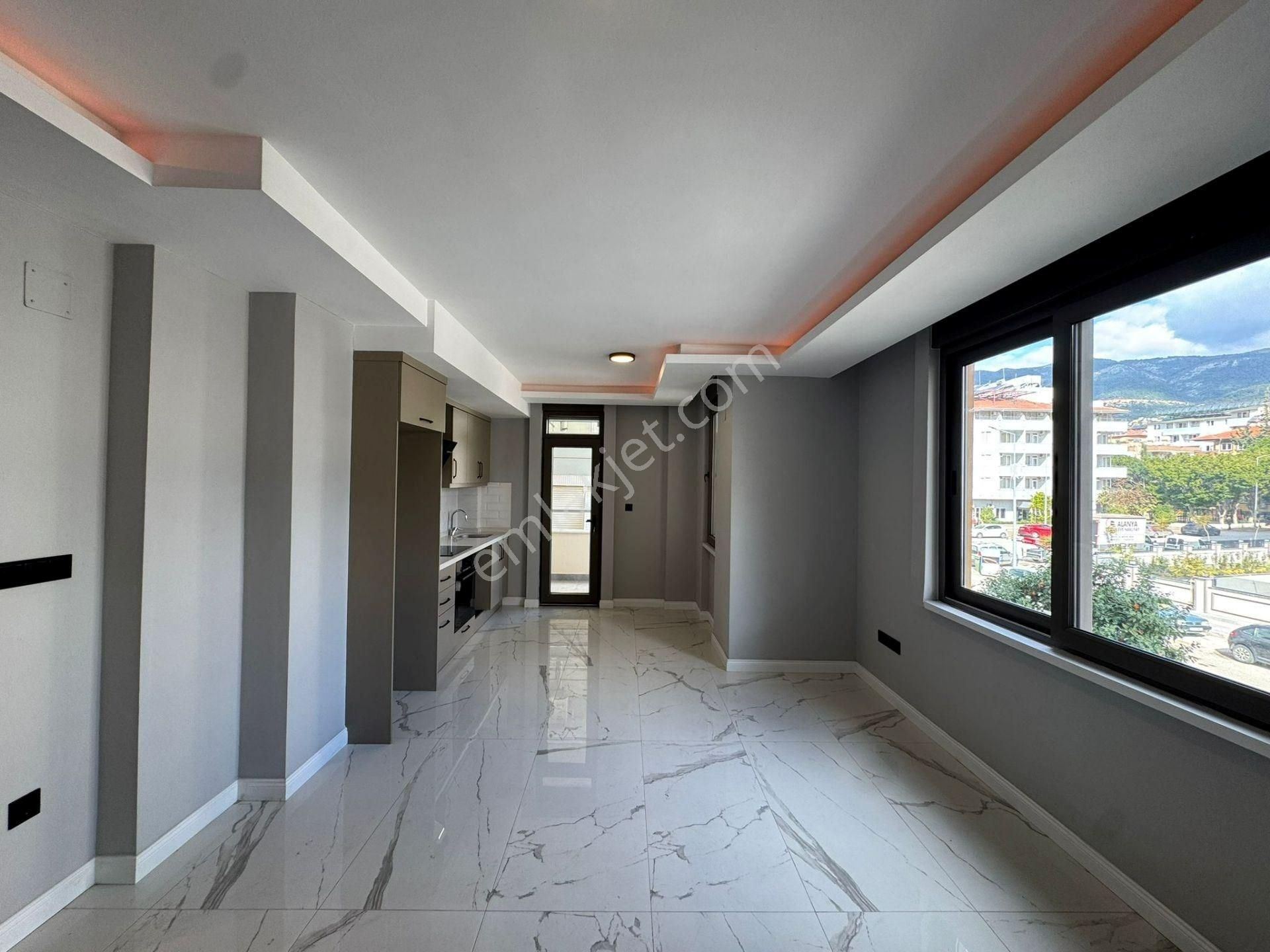Alanya Oba Gölde Denize 250 Metre – Full Renovasyonlu 1+1 Daire