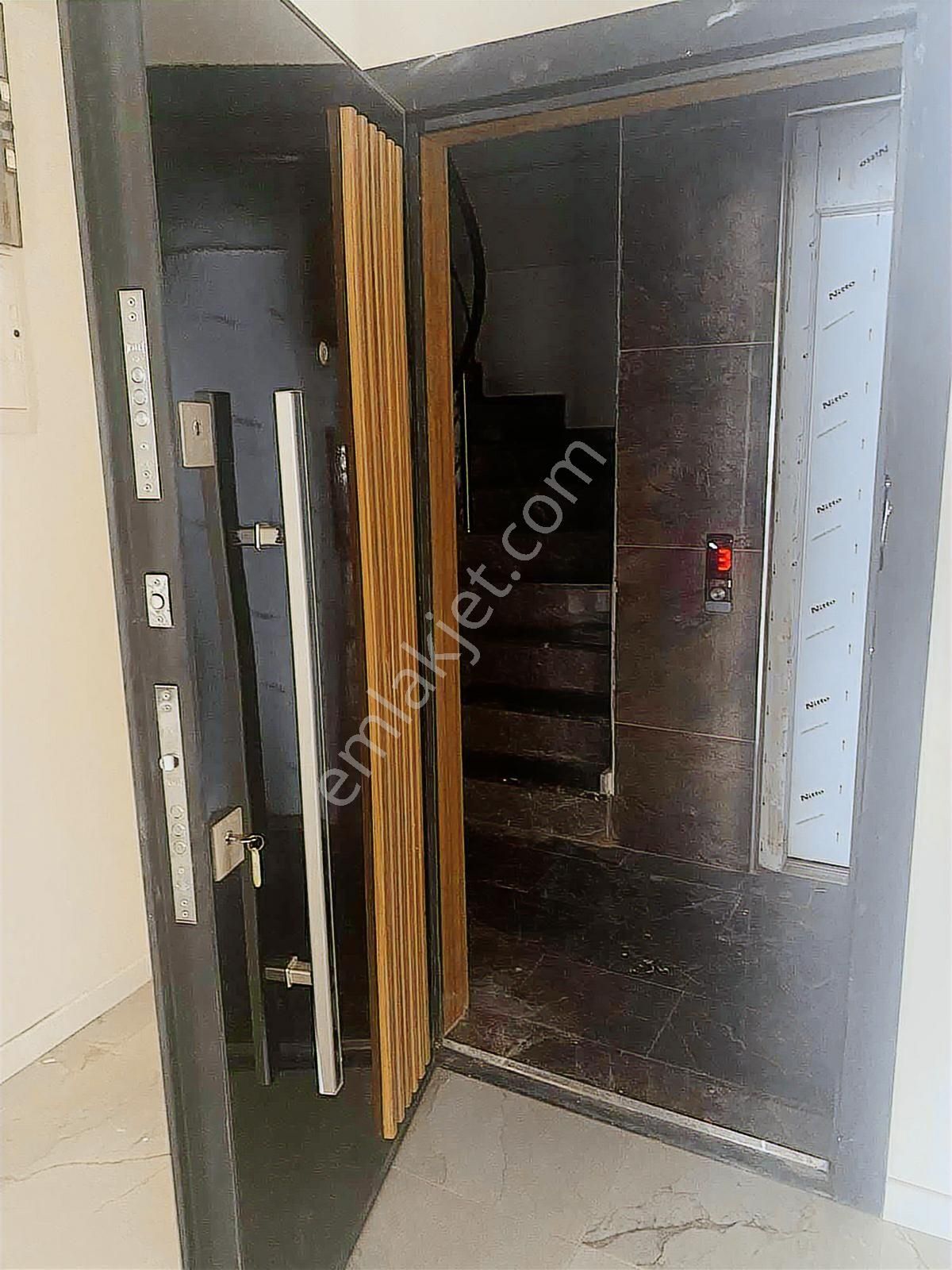 Büyük Çamlıca Tepesine Yürüme Mesafesinde Satılık 2+1 - Görsel 3