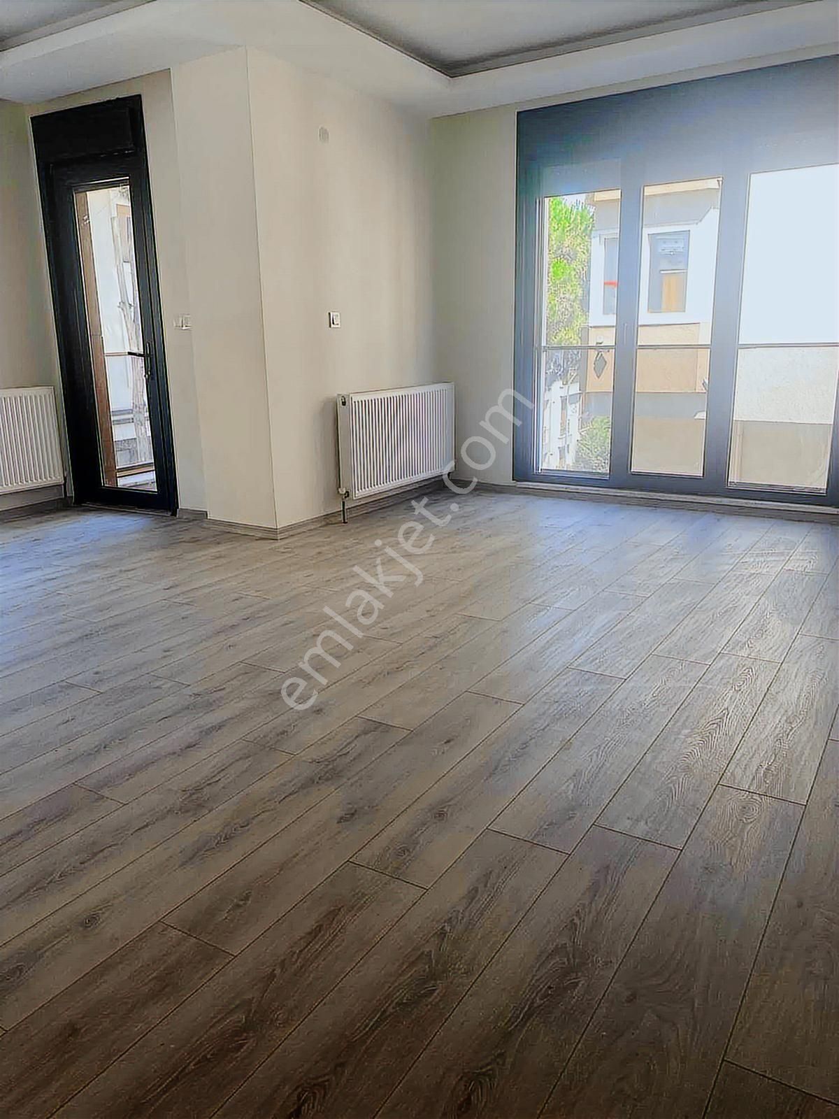 Büyük Çamlıca Tepesine Yürüme Mesafesinde Satılık 2+1 - Görsel 2