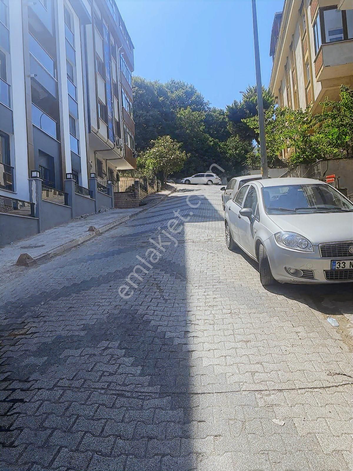 Büyük Çamlıca Tepesine Yürüme Mesafesinde Satılık 2+1 - Görsel 6