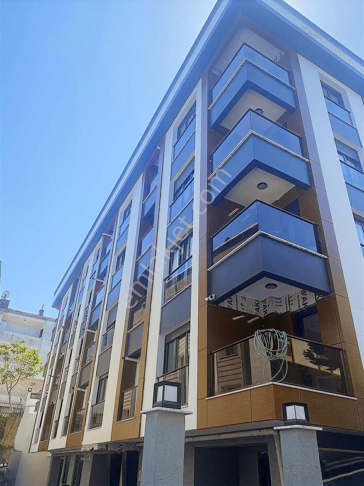 Büyük Çamlıca Tepesine Yürüme Mesafesinde Satılık 2+1 - Görsel 11