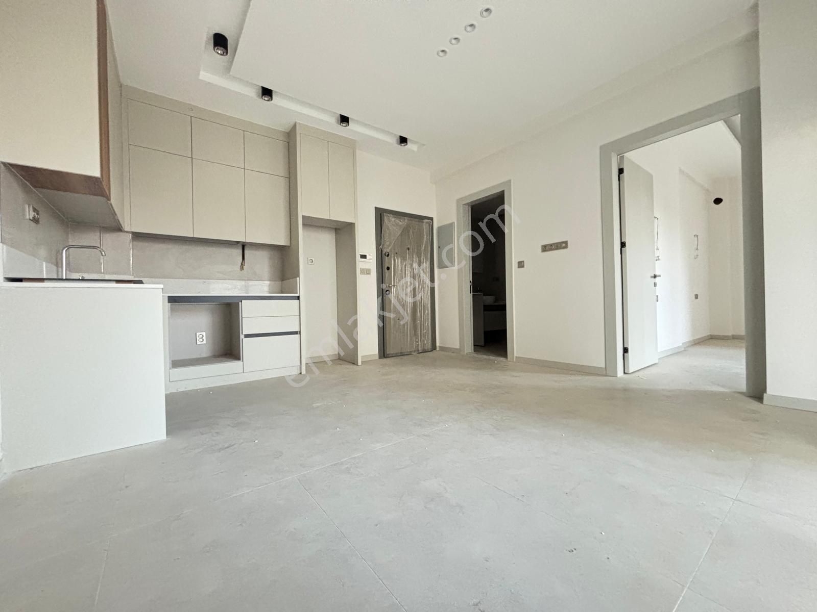 Demirler'den Karahasanlı'da Hastaneye Yakın 1+1 Satılık Apart