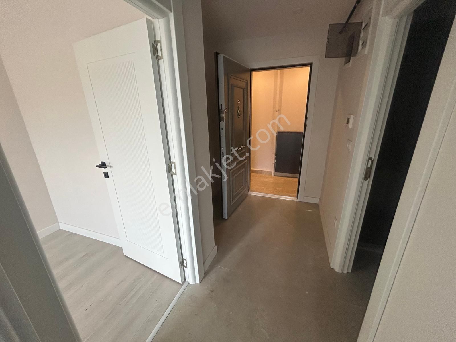 Üsküdar Altunizade 1+1 Site Ara Kat Satılık Daire - Görsel 3