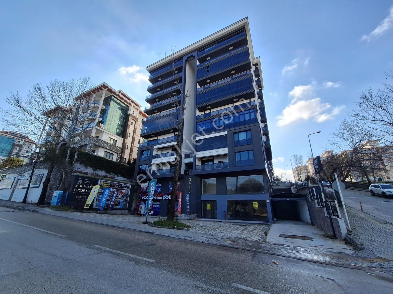 Esen'den Caddeye Cephe Kiralık Dükkan & Mağaza