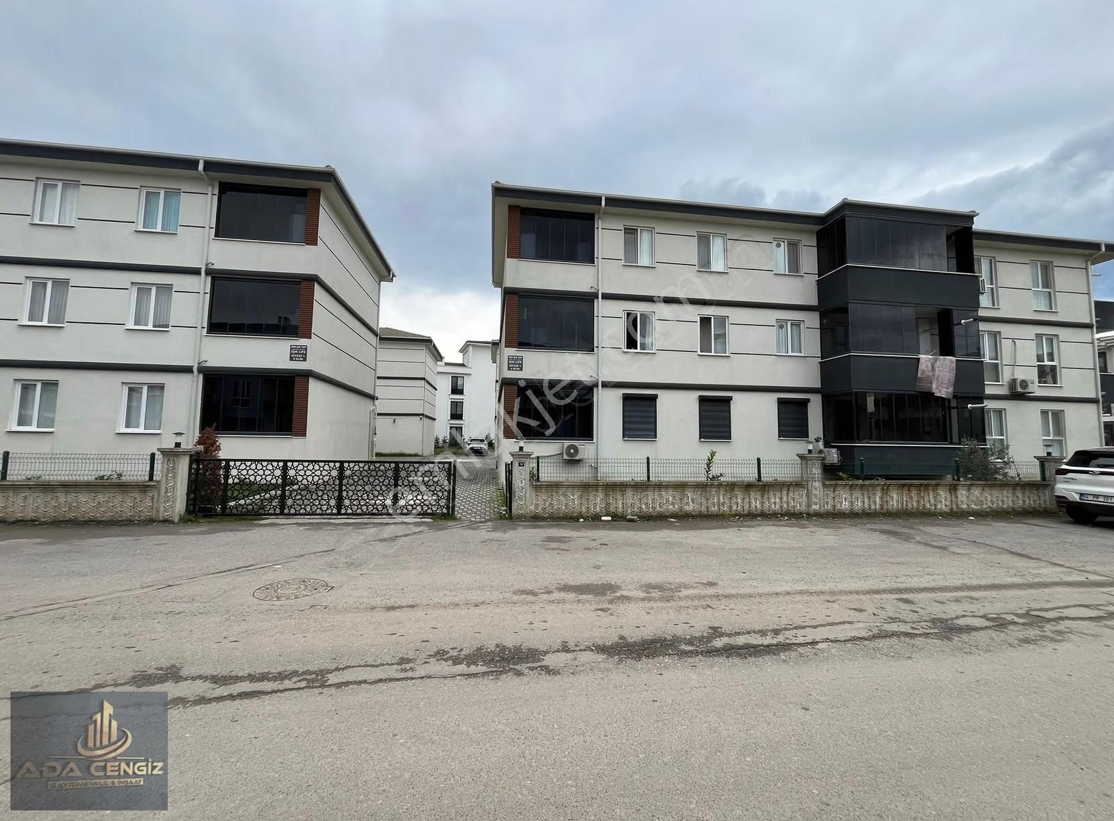 Serdivan Vatan Mah. Site İçerisindeasansörlü 3+1 140 M2 Daire