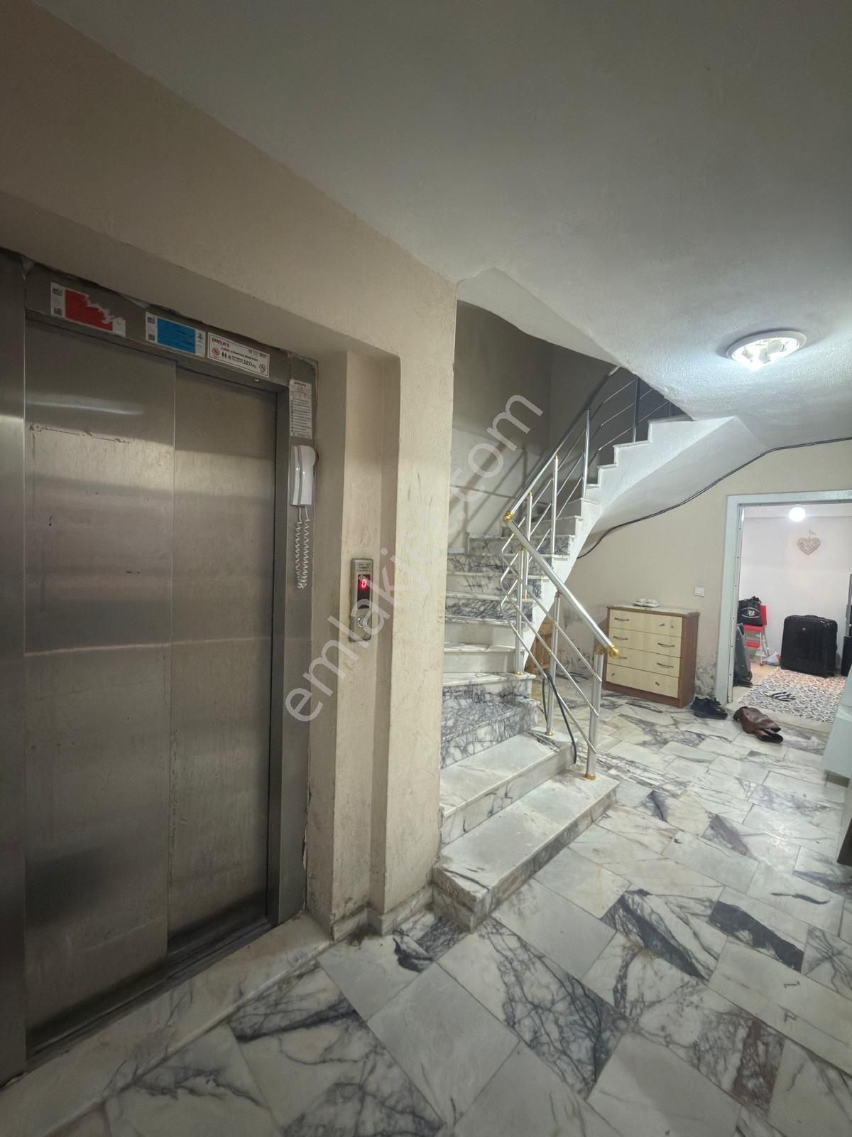 Saadet Korkmaz'dan Merkezde Denize 500 Metre Düzayak Satılık 1+1 Daire