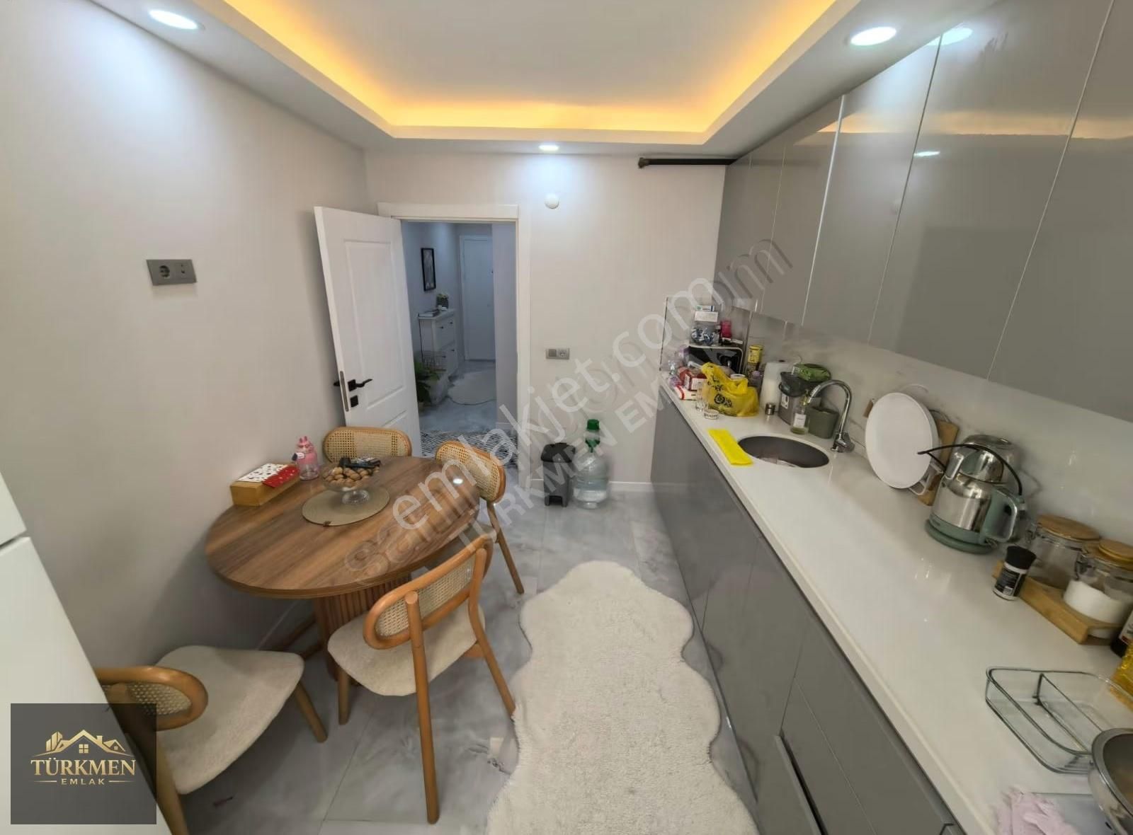 Türkmen Emlak'tan Satılık 1 Yaşında Asansörlü 2+1 Balkonlu Daire - Görsel 3