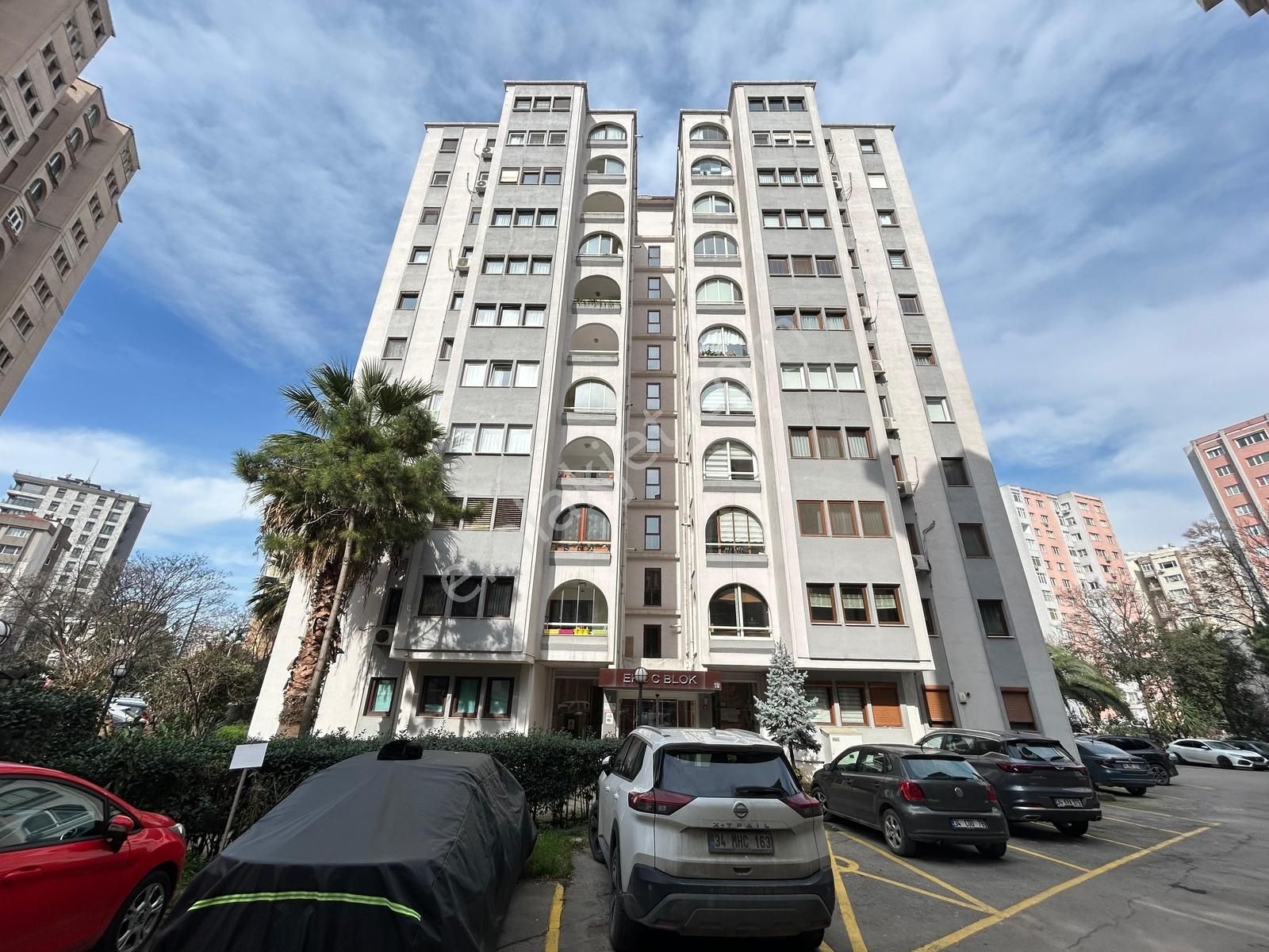 İnönü Caddesi Eke Sitesinde 2+1 Net 90m2 Mimari Dekorlu Balkonlu