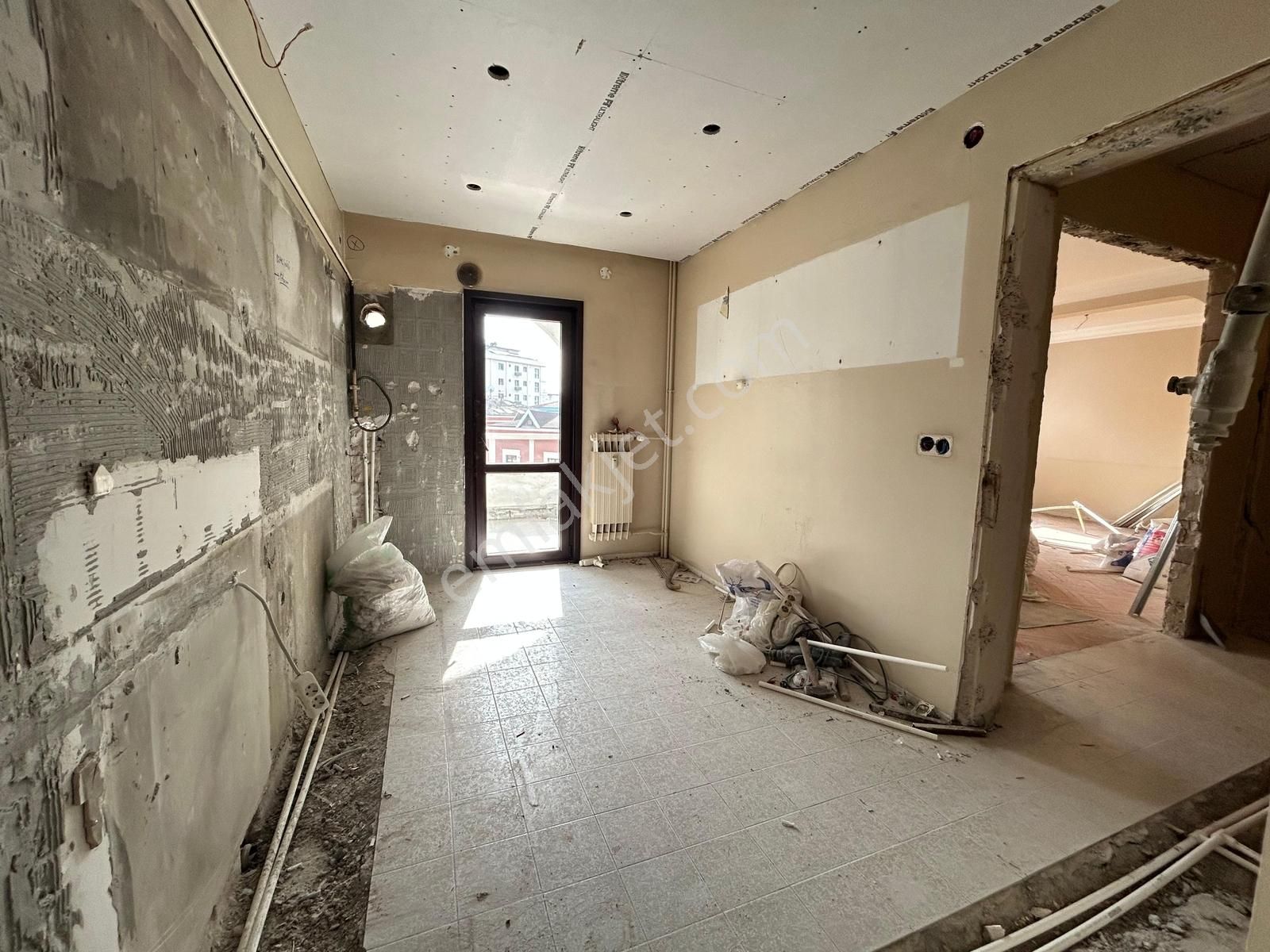 İnönü Caddesi Eke Sitesinde 2+1 Net 90m2 Mimari Dekorlu Balkonlu - Görsel 14