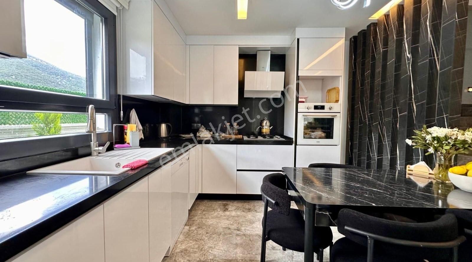 Güzelçamlıda Satılık Özel Havuzlu Full Eşyalı 3+1 Lüks Villa - Görsel 15