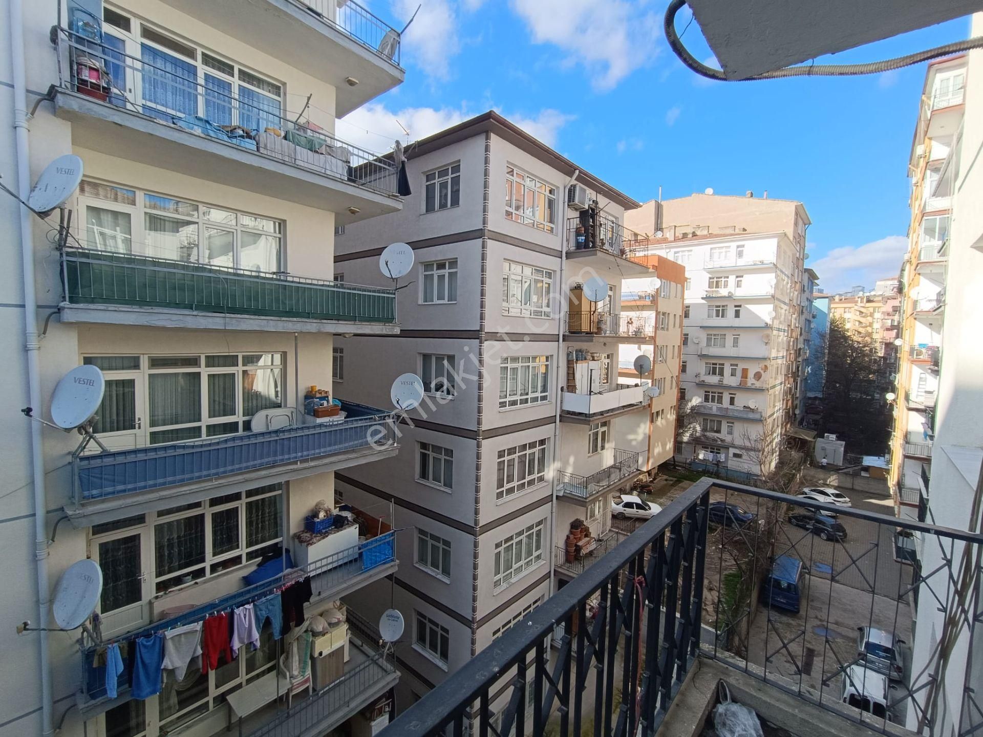 Demetevler Eski 1.cadde De, Metro Durağına Yakın, Yapılı 3+1 - Görsel 13