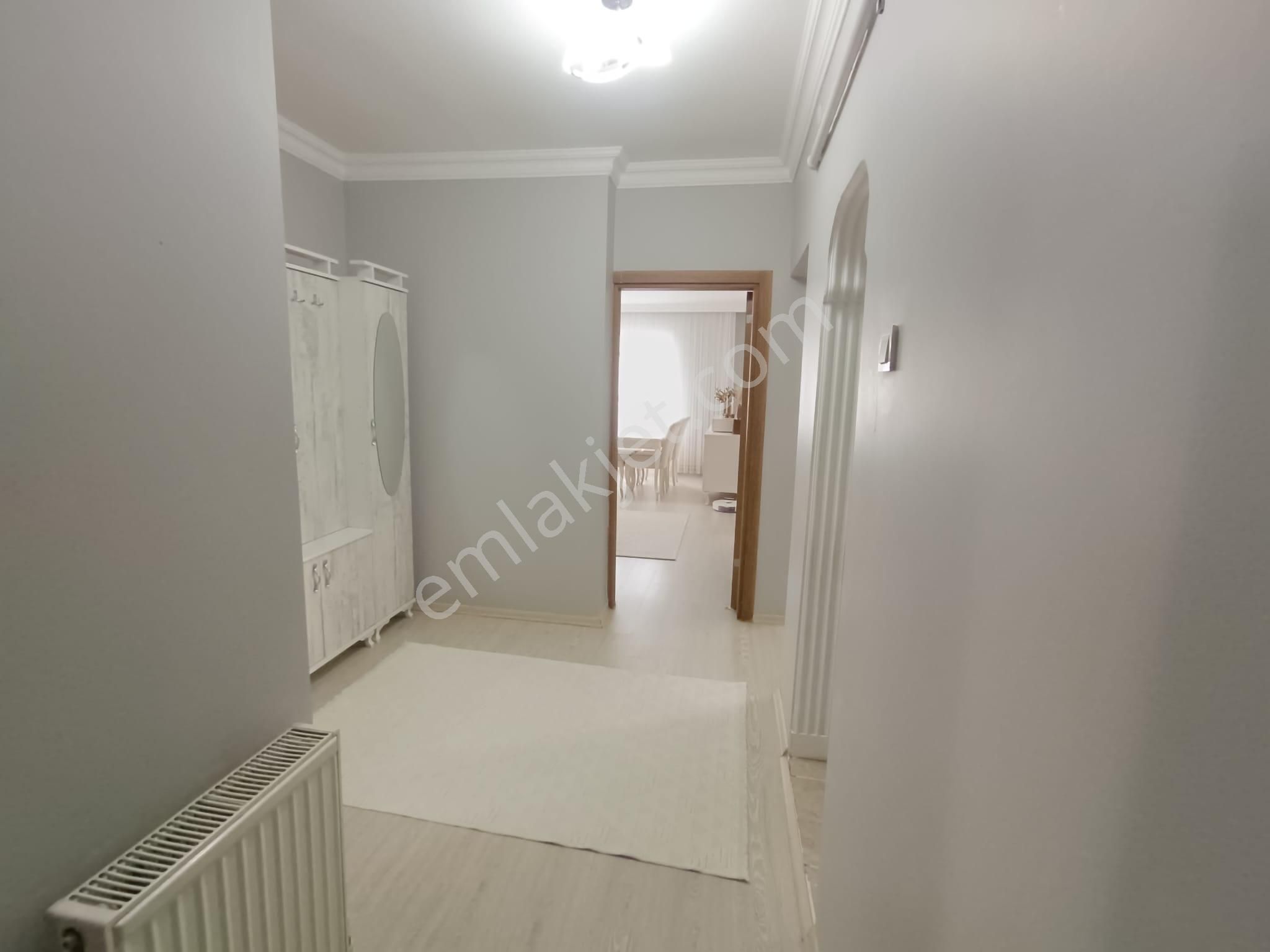 Demetevler Eski 1.cadde De, Metro Durağına Yakın, Yapılı 3+1