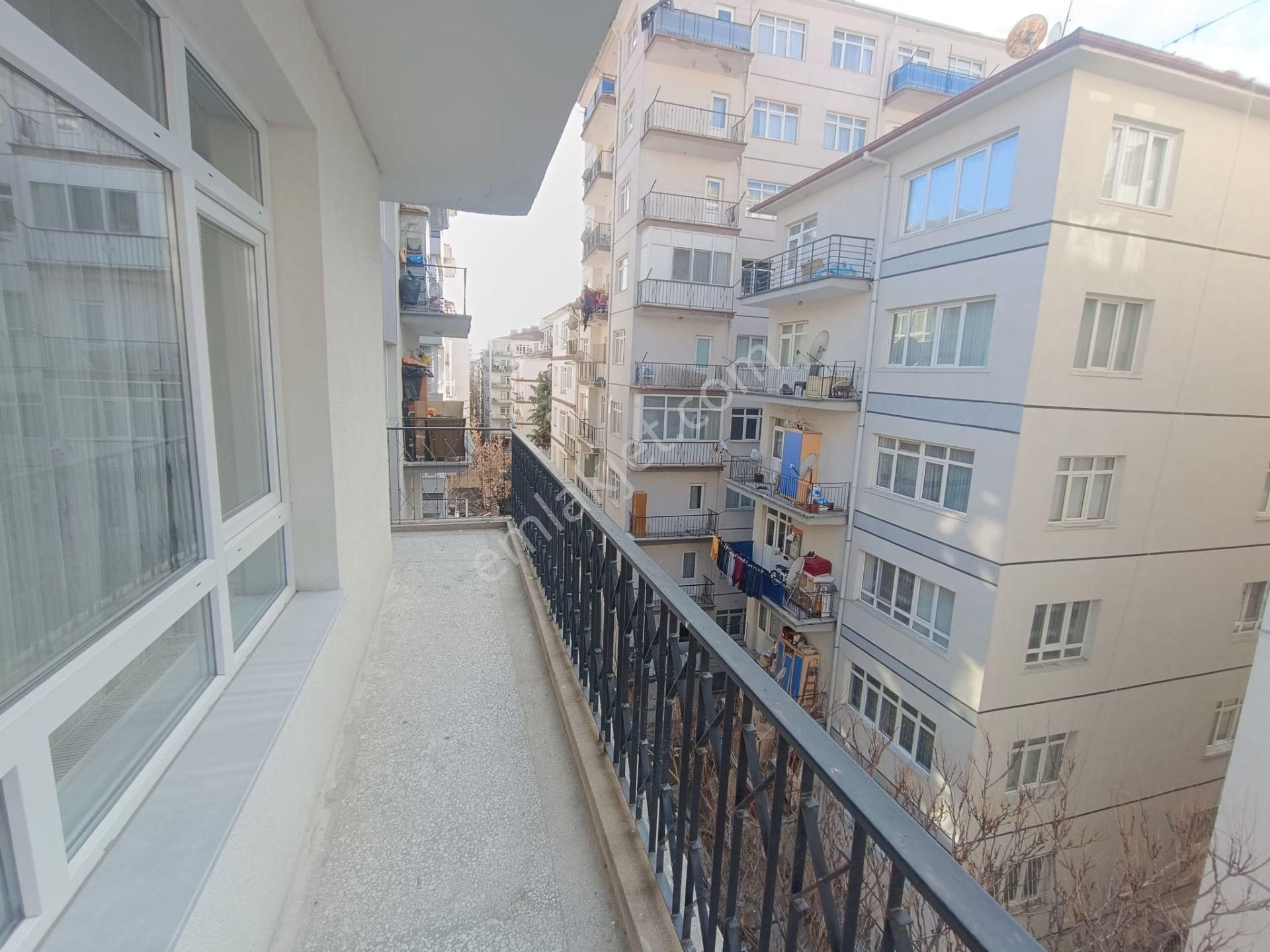 Demetevler Eski 1.cadde De, Metro Durağına Yakın, Yapılı 3+1 - Görsel 14