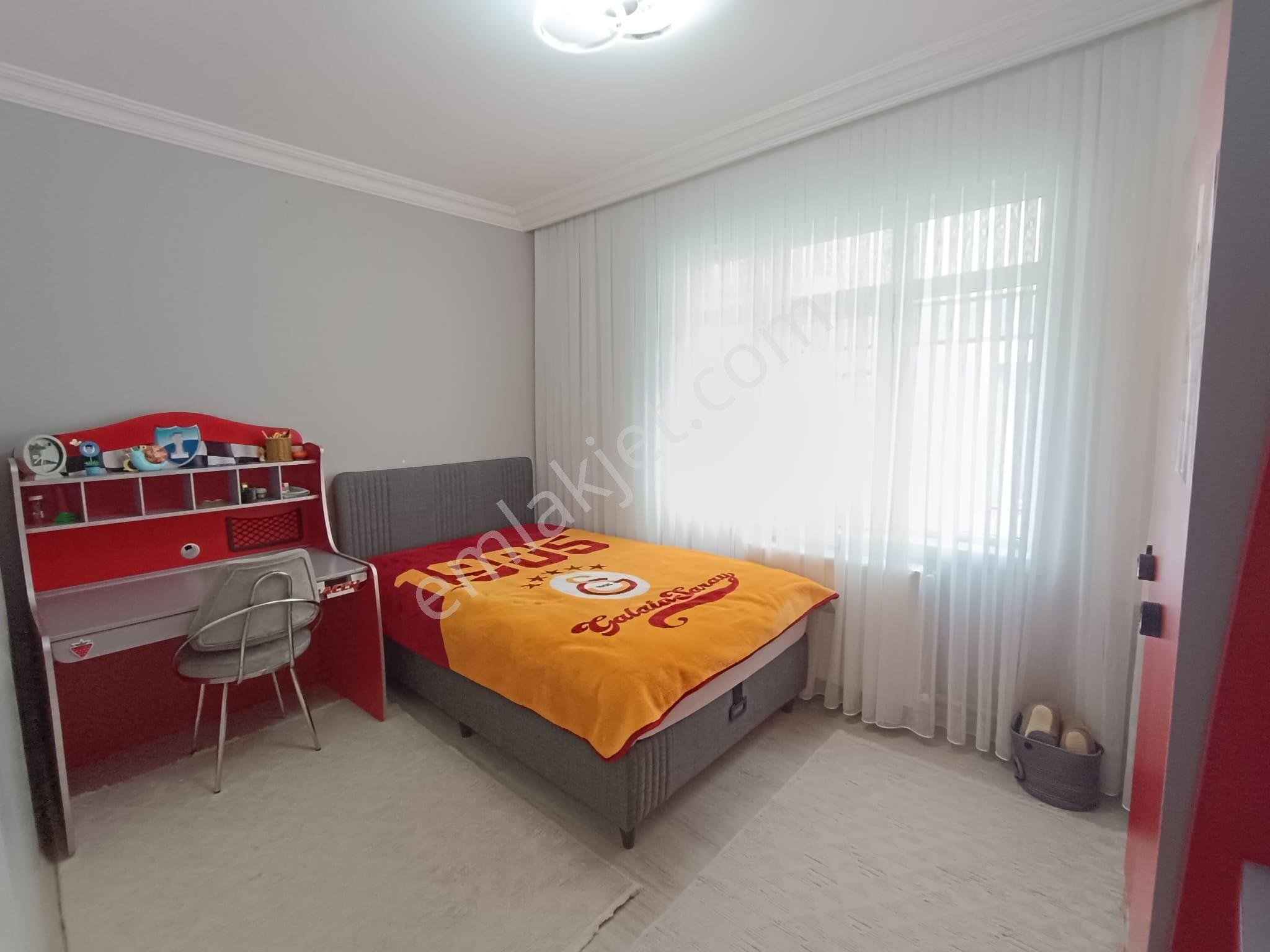 Demetevler Eski 1.cadde De, Metro Durağına Yakın, Yapılı 3+1 - Görsel 9