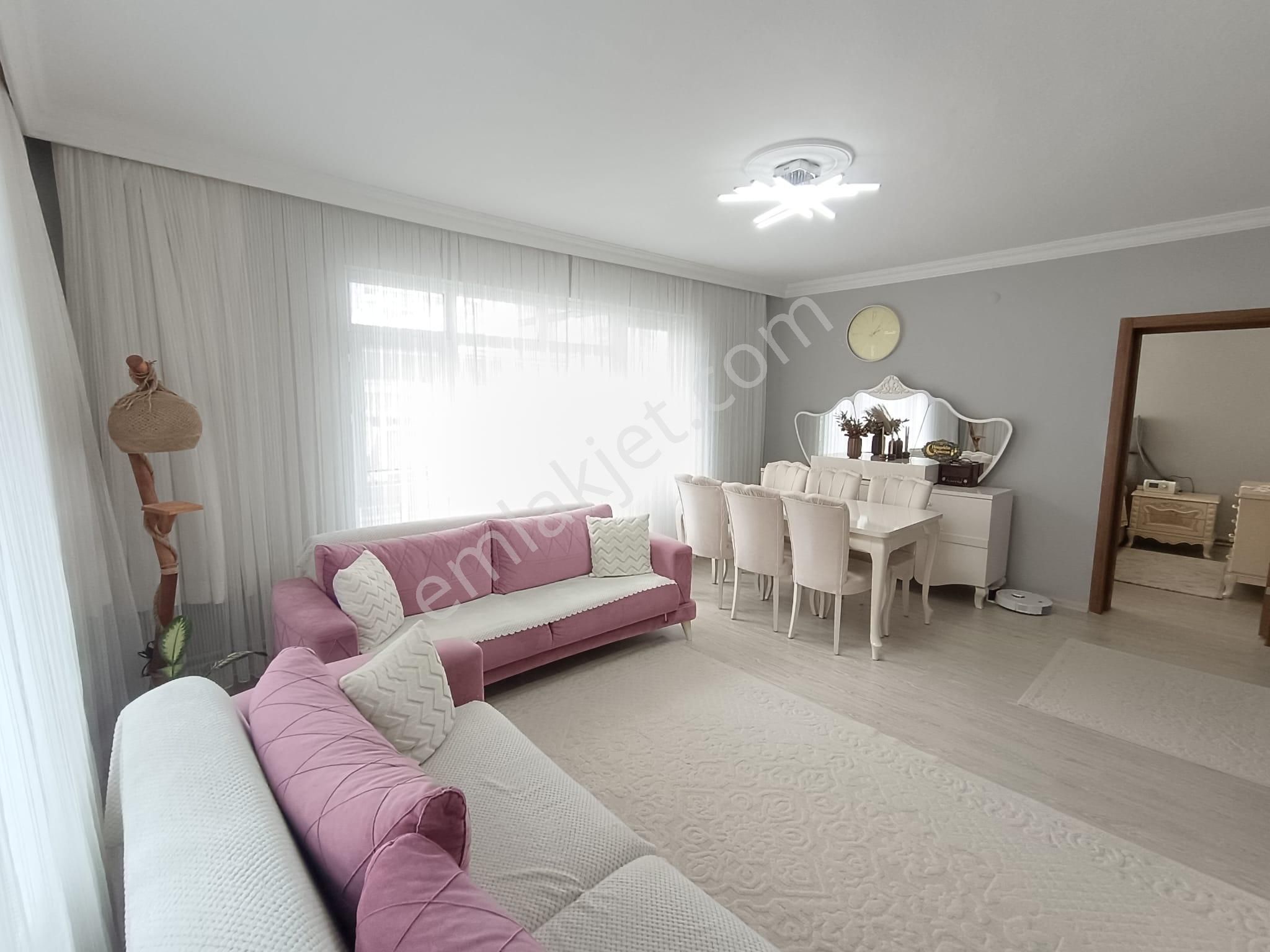 Demetevler Eski 1.cadde De, Metro Durağına Yakın, Yapılı 3+1 - Görsel 3