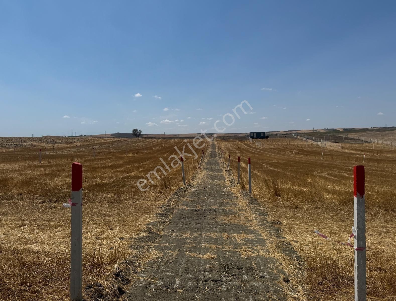 Silivri Değirmenköy'de 243 M2 Yatırımlık Satılık Parsel