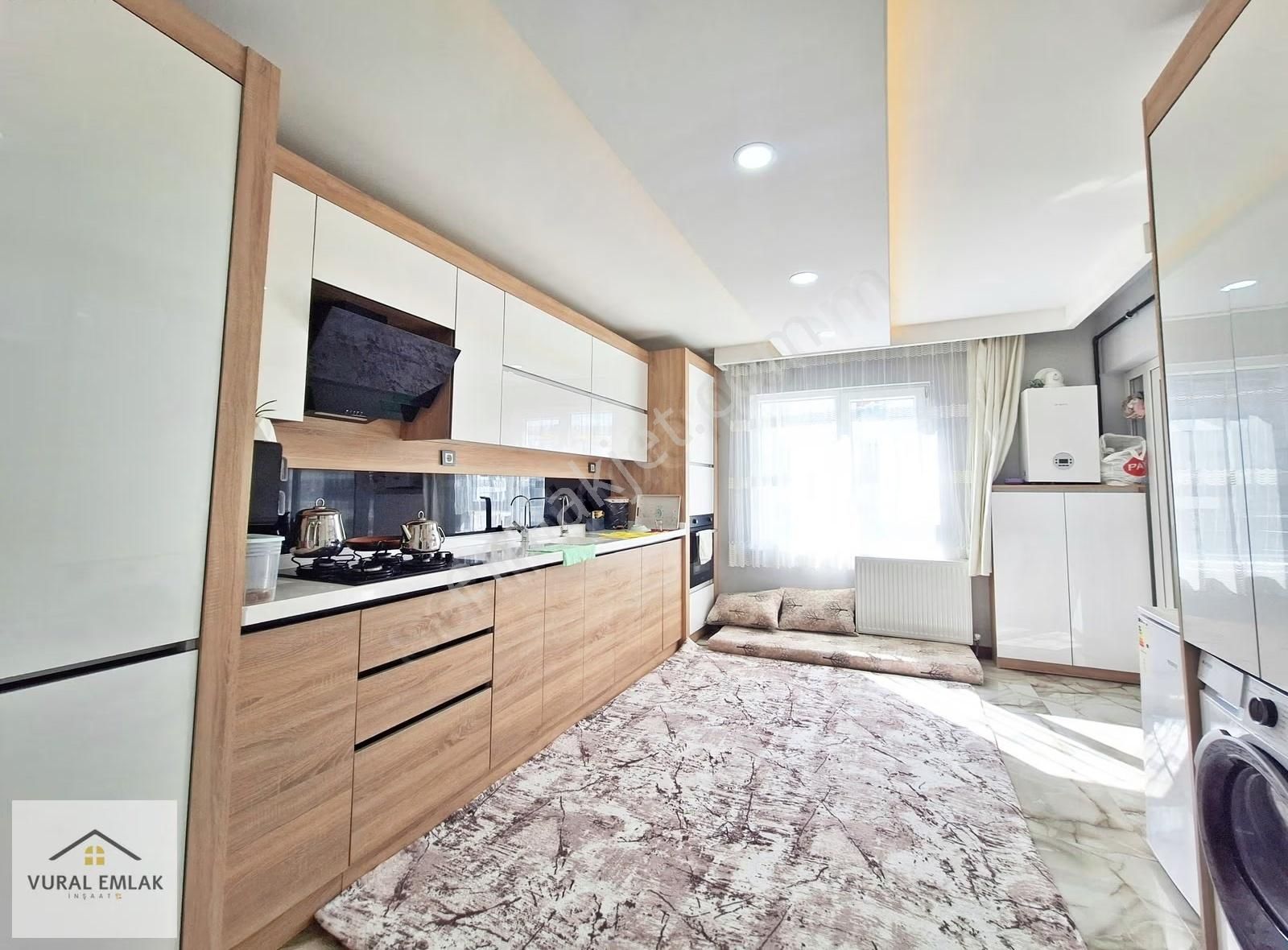 Vural Emlaktan 3+1 İskanlı Köşe Başı 150m2 G.odalı Cam Balkonlu - Görsel 3