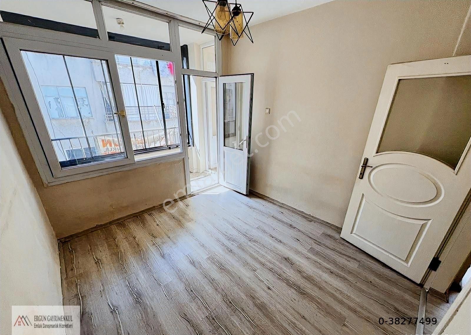 Ergünden Mesudiyede Ara Kat Kiralık 3+1 Daire - Görsel 4