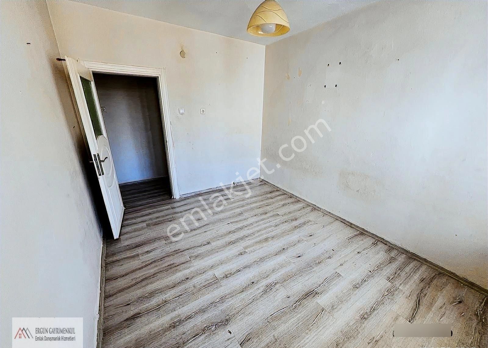 Ergünden Mesudiyede Ara Kat Kiralık 3+1 Daire - Görsel 3