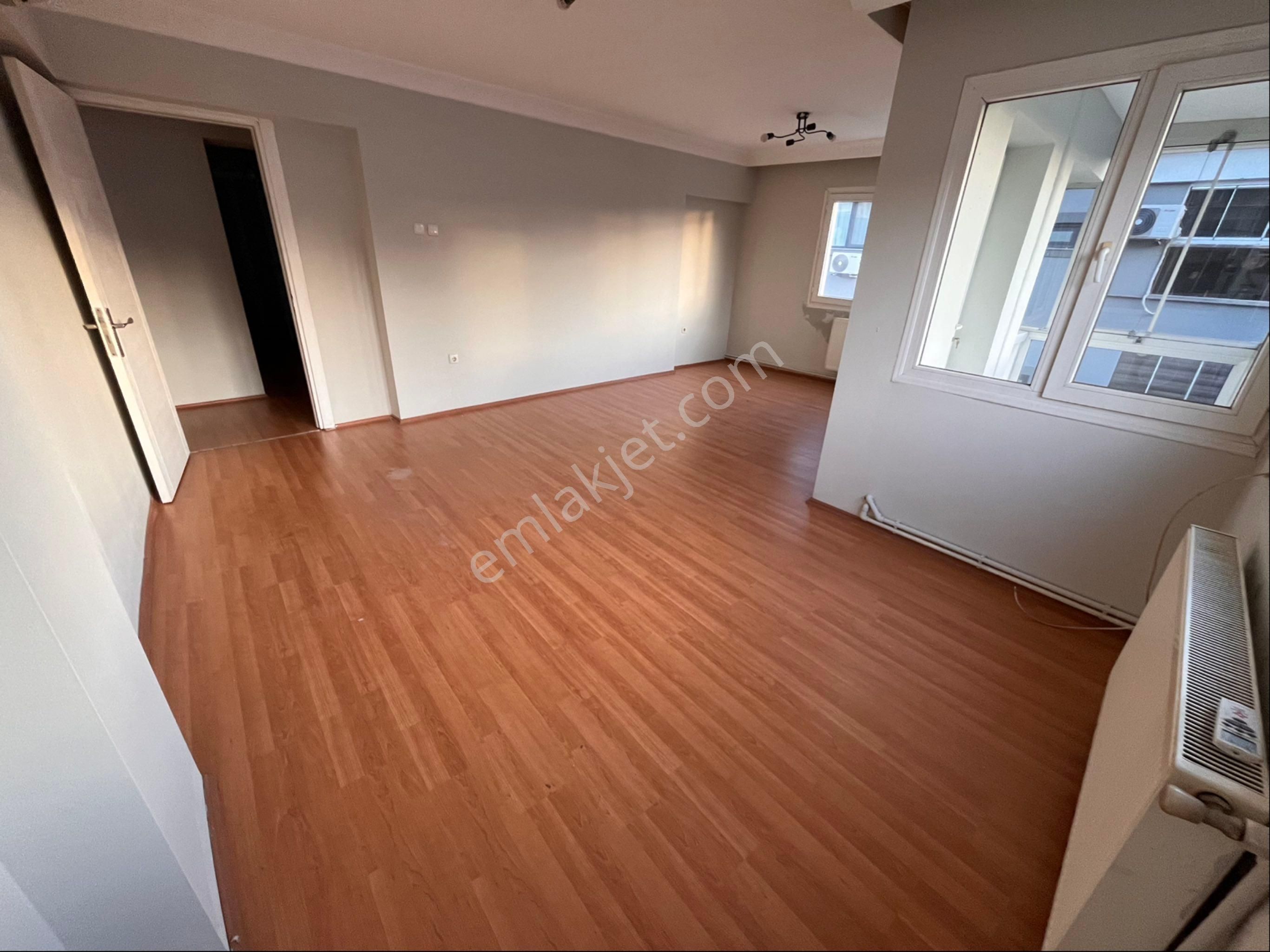 Metro Yakını Park Manzaralı 3+1 130m2 Köşe Daire - Görsel 3