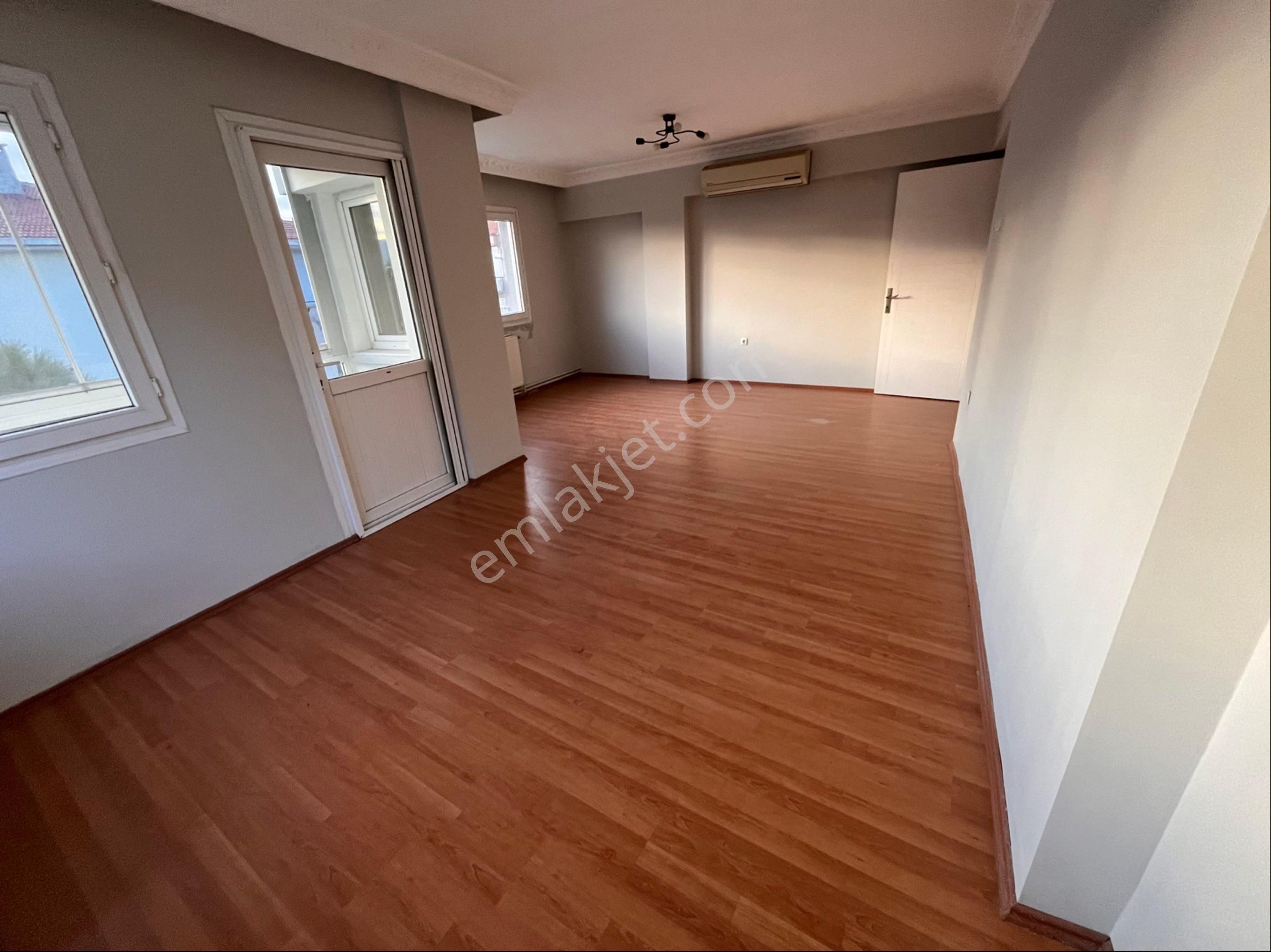 Metro Yakını Park Manzaralı 3+1 130m2 Köşe Daire - Görsel 4