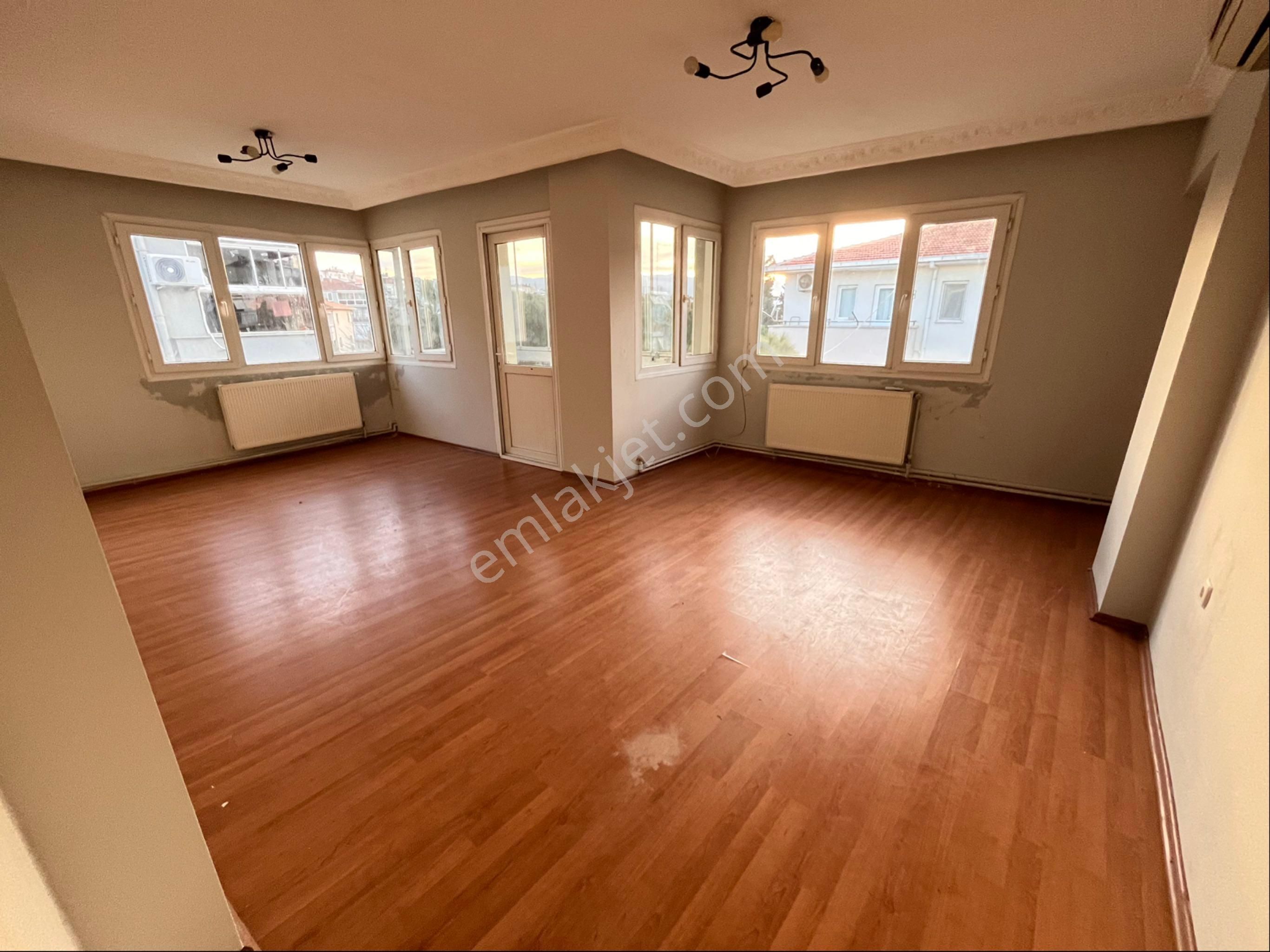 Metro Yakını Park Manzaralı 3+1 130m2 Köşe Daire