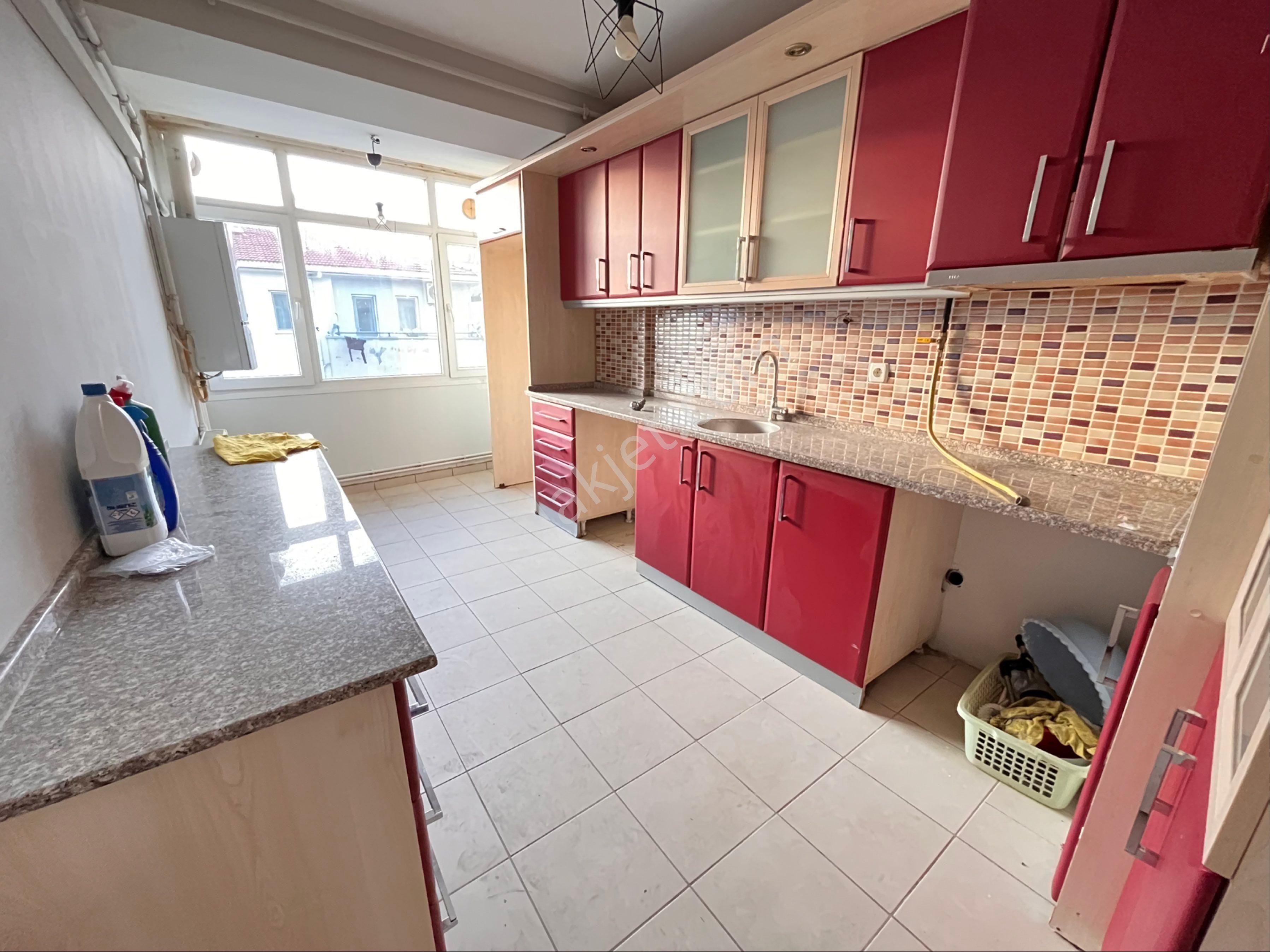 Metro Yakını Park Manzaralı 3+1 130m2 Köşe Daire - Görsel 13