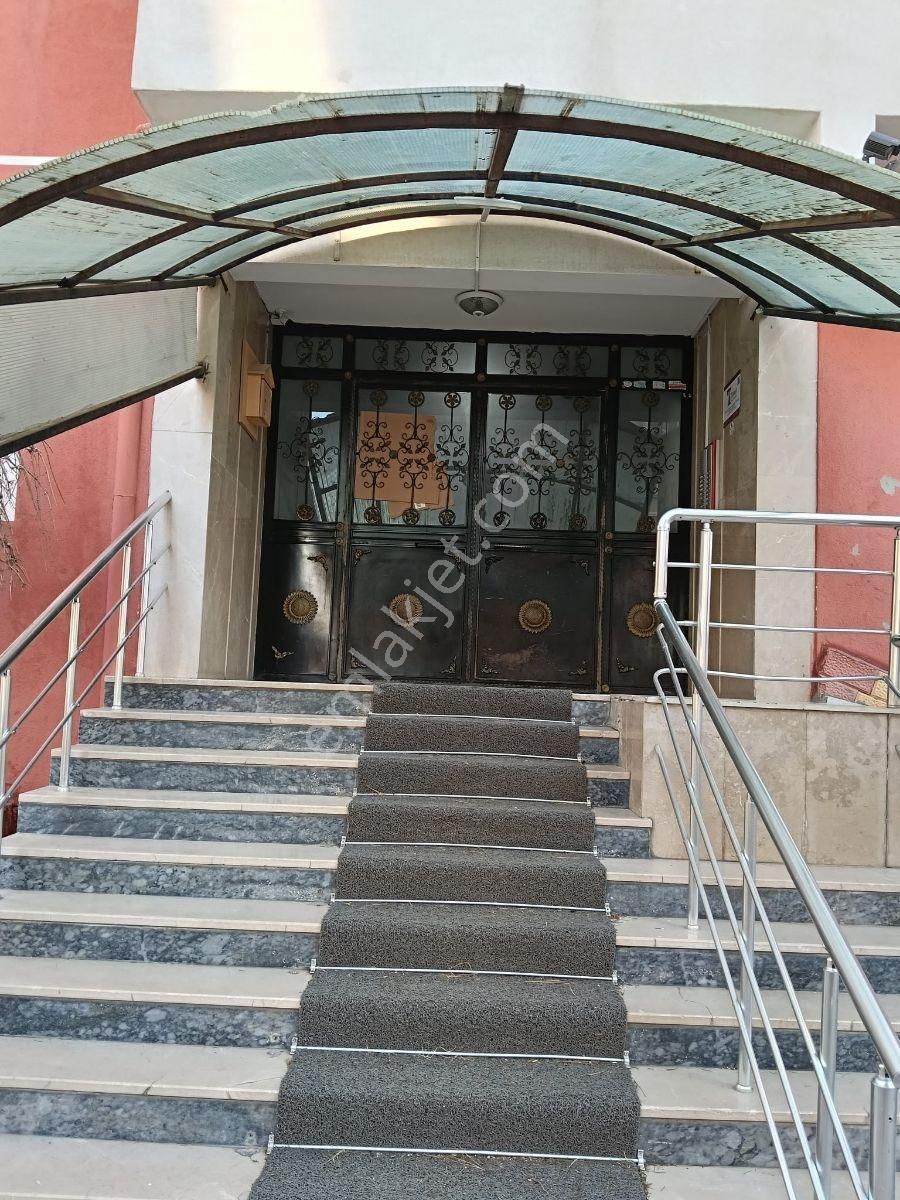 Pratik Den// Yem Fabrikası Arkası Kiralık Daire