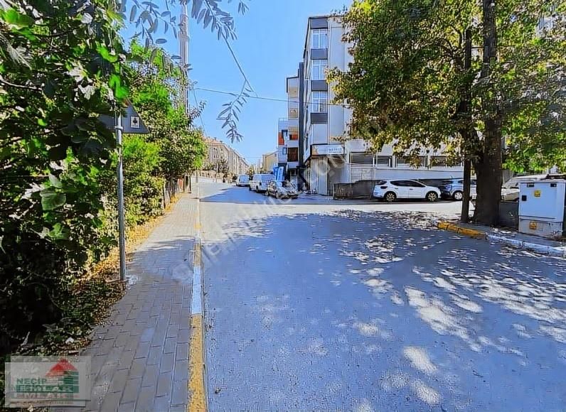 Necip Emlaktan Kiralık Depolu Dükkan
