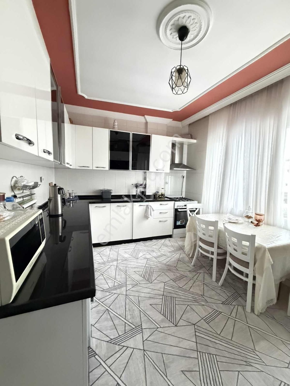 Miroğlu Emlak 'tan Sıtelerde 4 Katlı Bına Komple Satılık 3 + 1 - Görsel 2