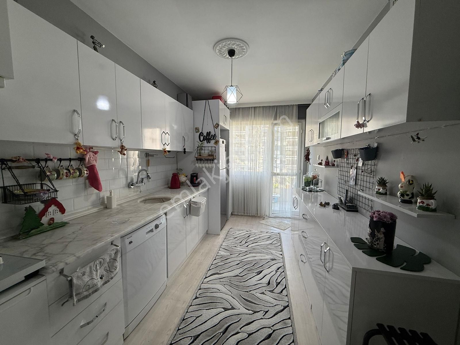 Balçova Çetin Emeç'te Köşe Konumda Manzaralı Satılık 3+1 Daire - Görsel 6