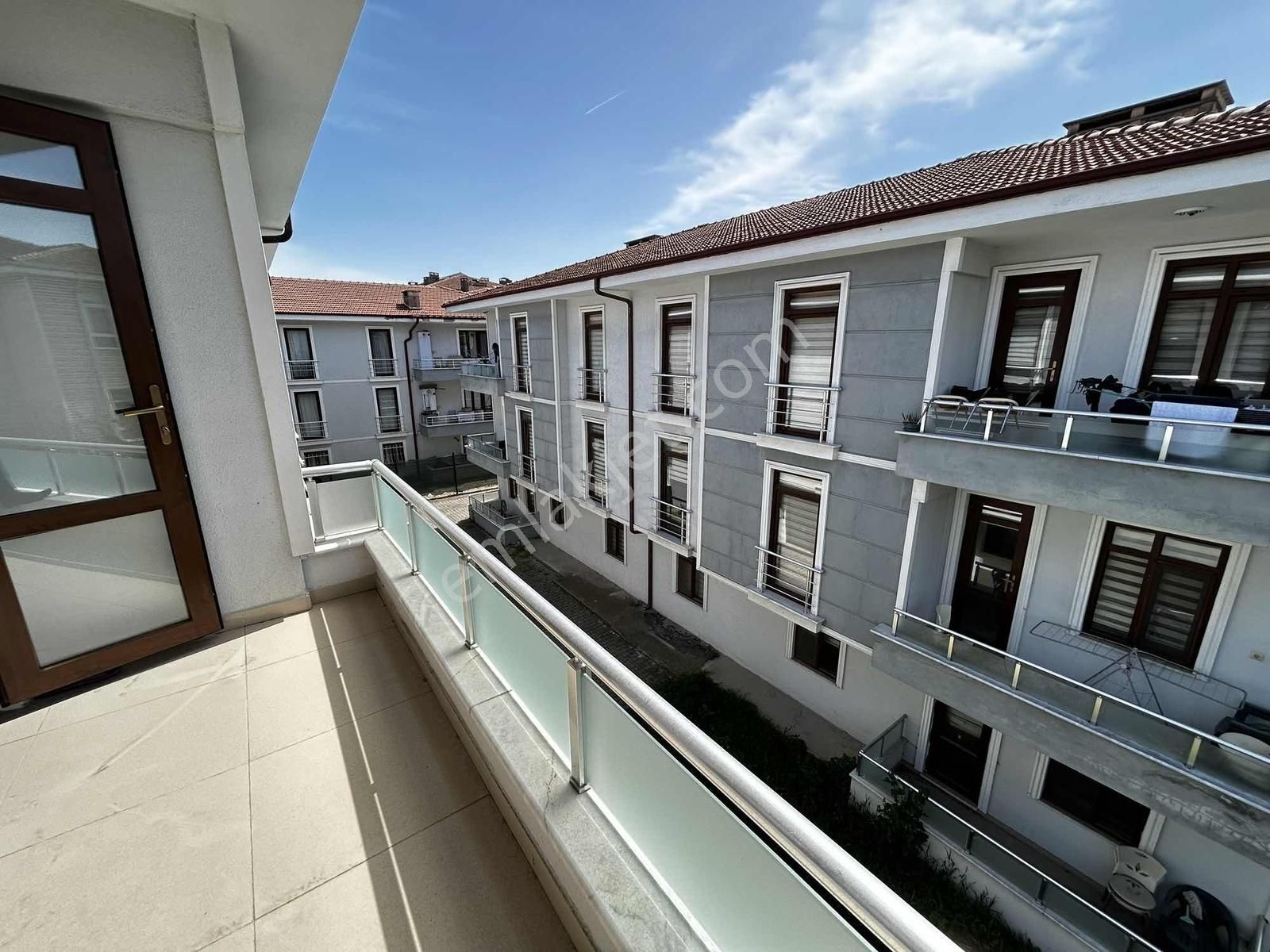 Serdivan Mavi Durak'ta, Site İçerisinde, Eşyalı 2+1 Daire - Görsel 9