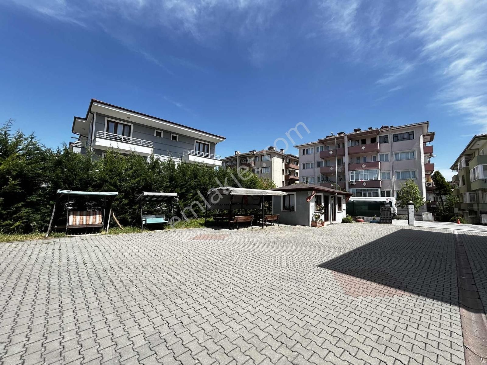 Serdivan Mavi Durak'ta, Site İçerisinde, Eşyalı 2+1 Daire - Görsel 2