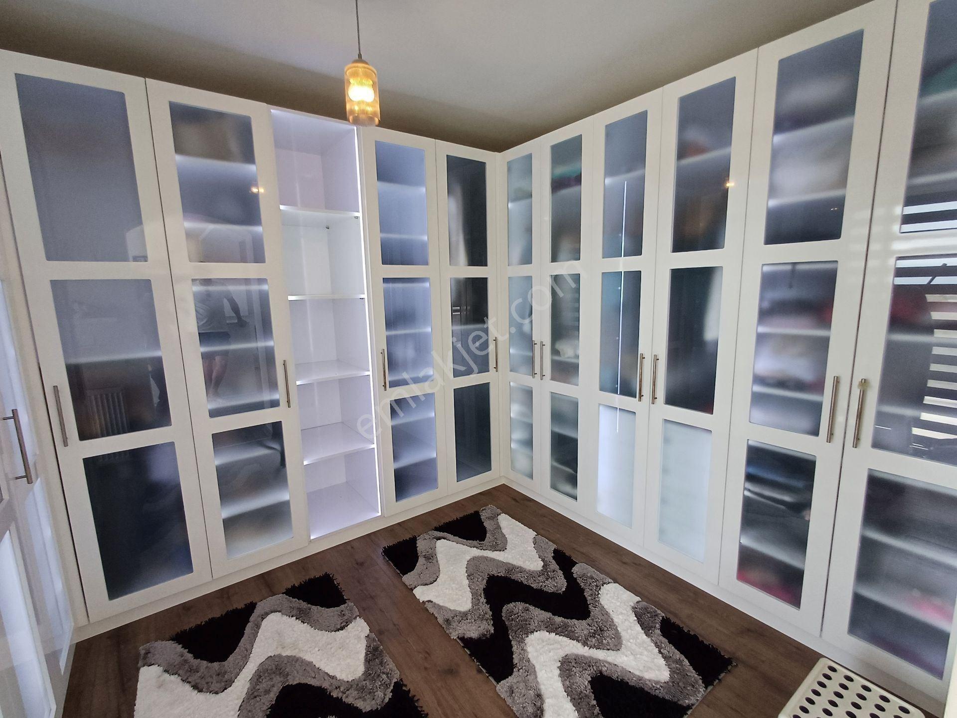 Kuşadasında Satılık Süper Lüks Eşyalı Tripleks Villa - Görsel 20