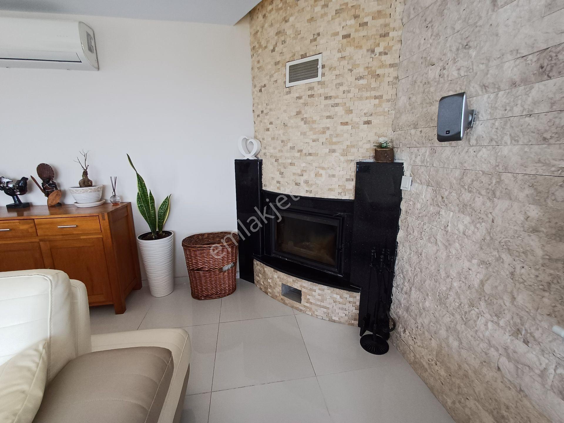 Kuşadasında Satılık Süper Lüks Eşyalı Tripleks Villa - Görsel 12