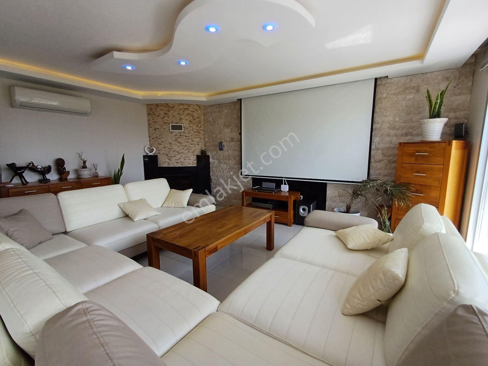 Kuşadasında Satılık Süper Lüks Eşyalı Tripleks Villa - Görsel 10